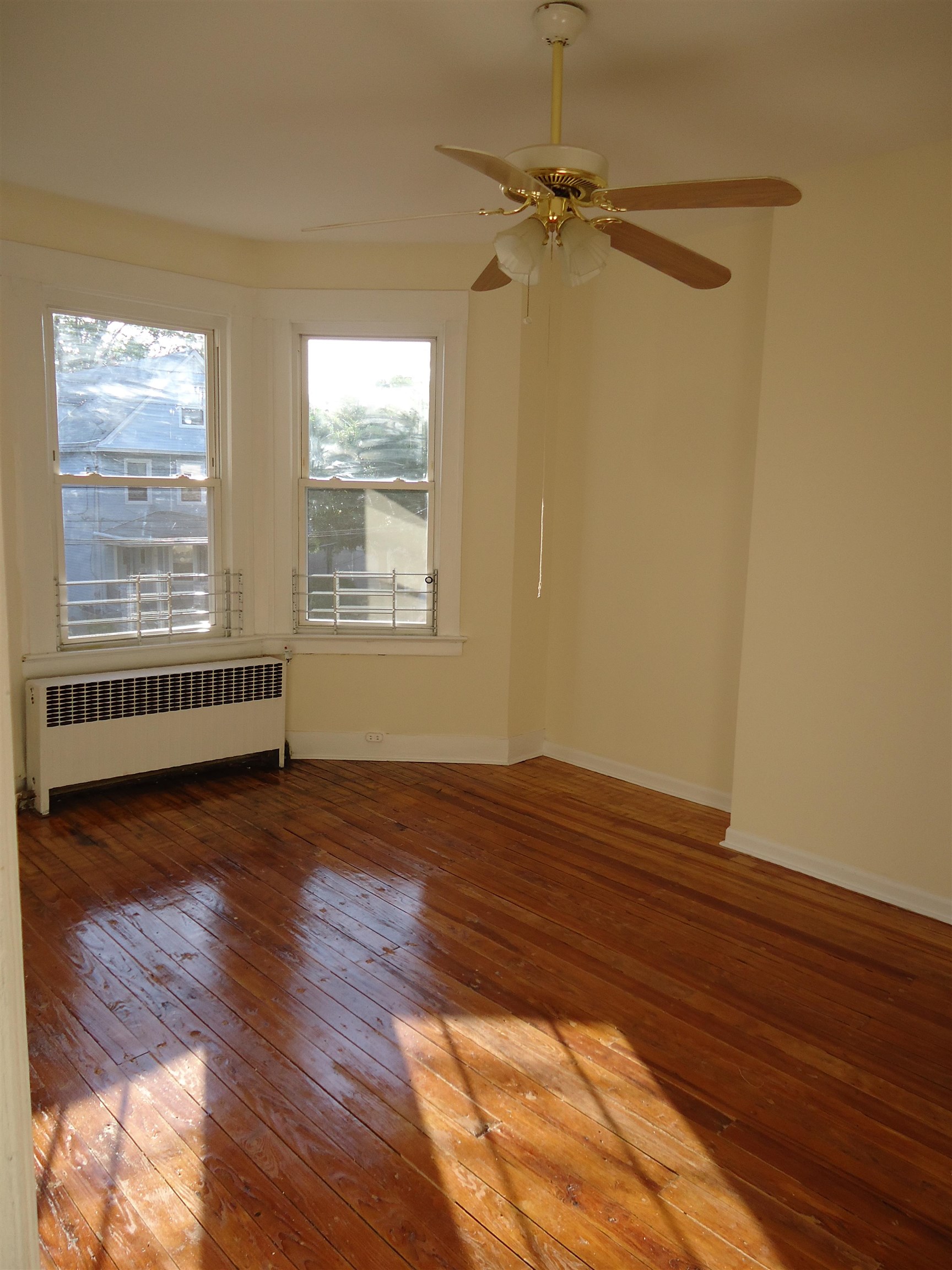 49 WARNER AVE
