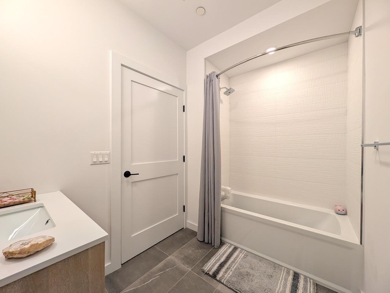 425 3RD ST Unit: 301