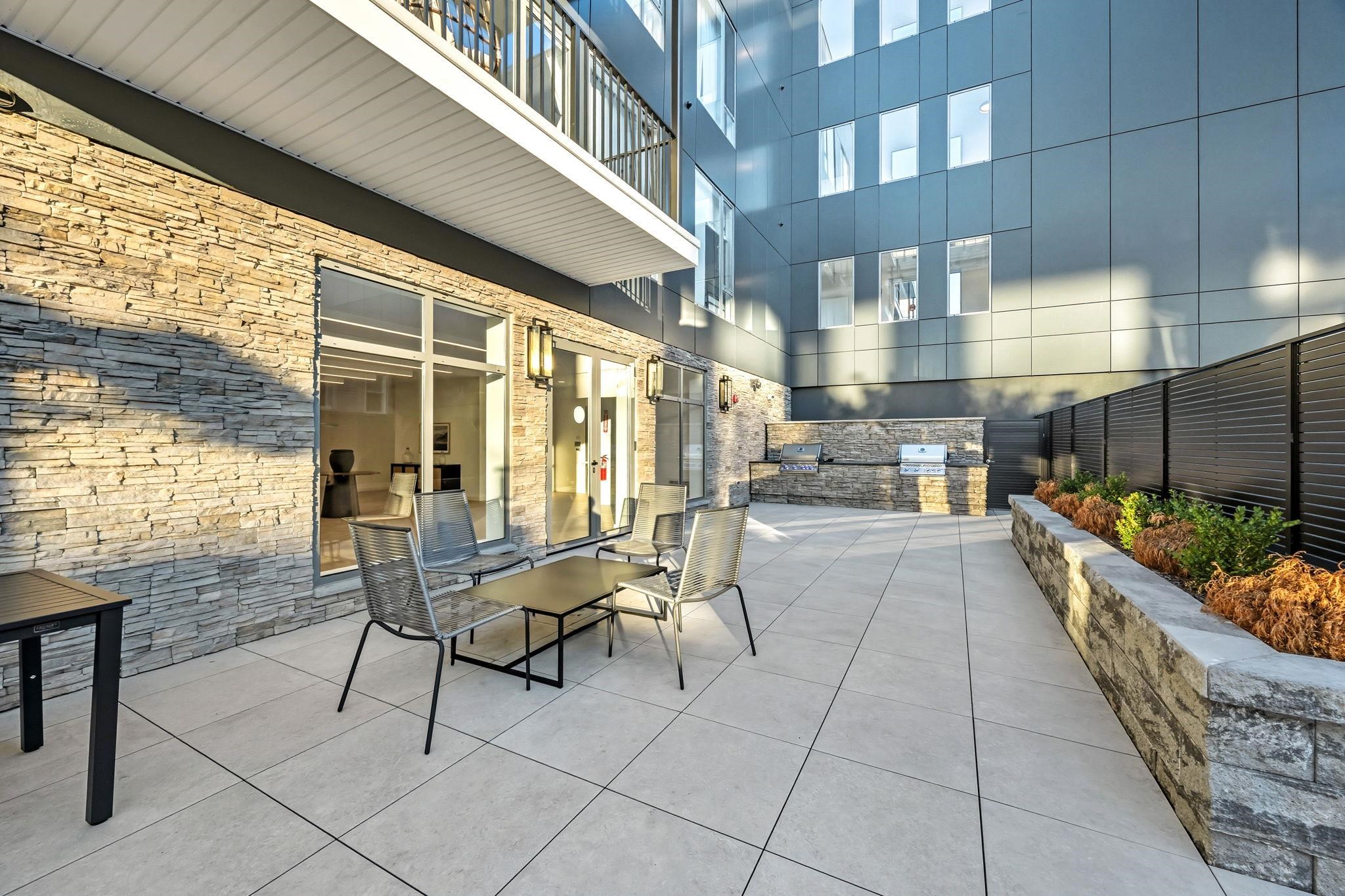 425 3RD ST Unit: 301