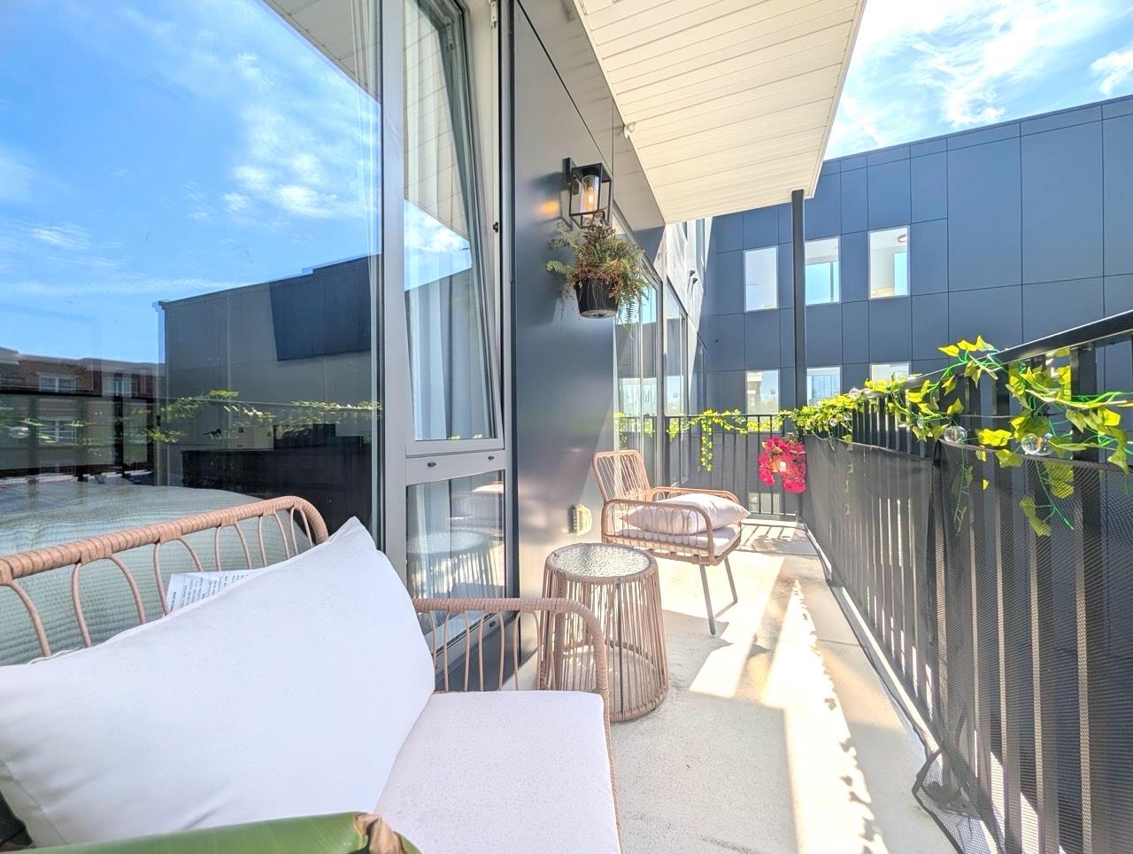 425 3RD ST Unit: 301
