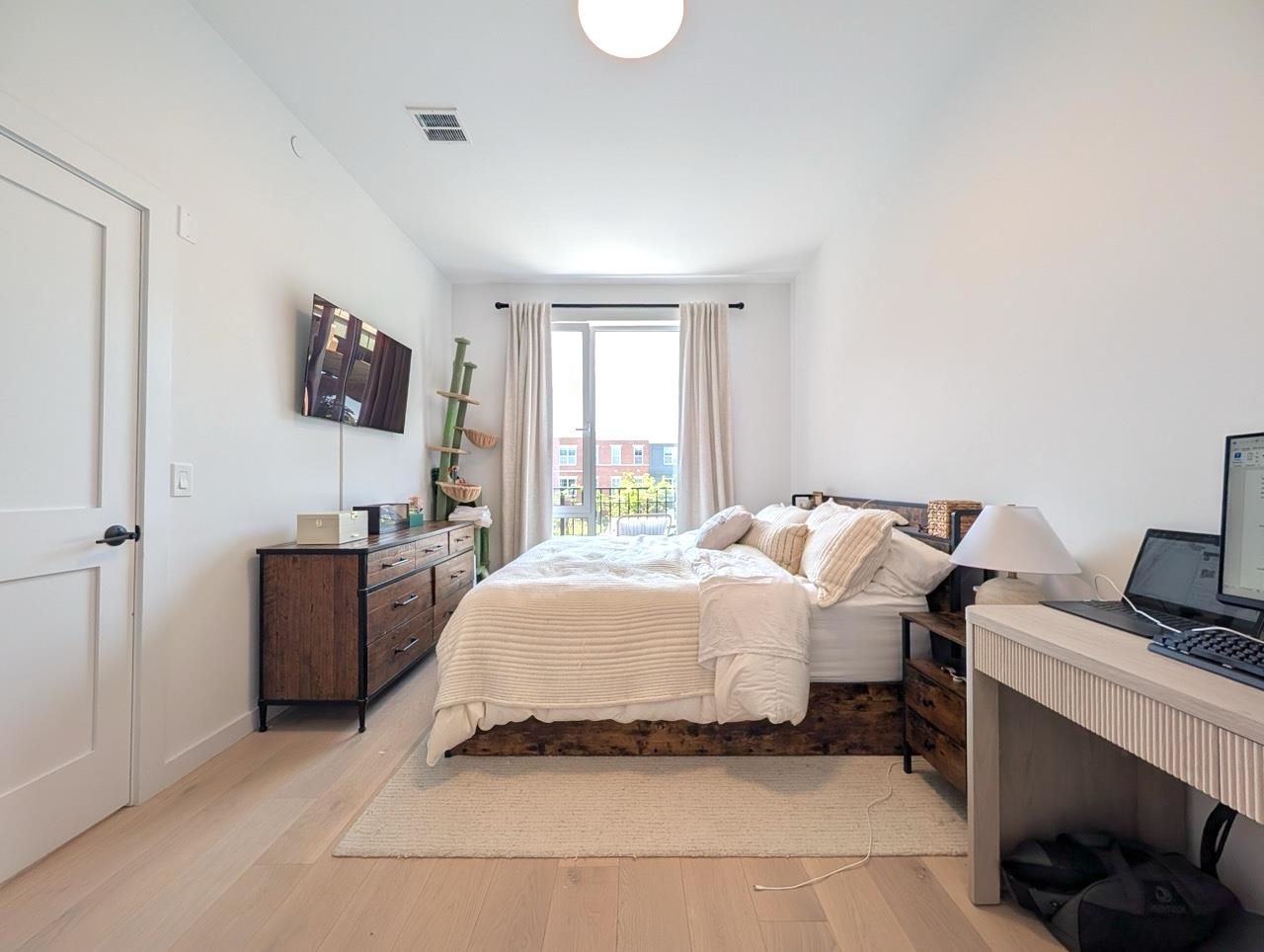 425 3RD ST Unit: 301