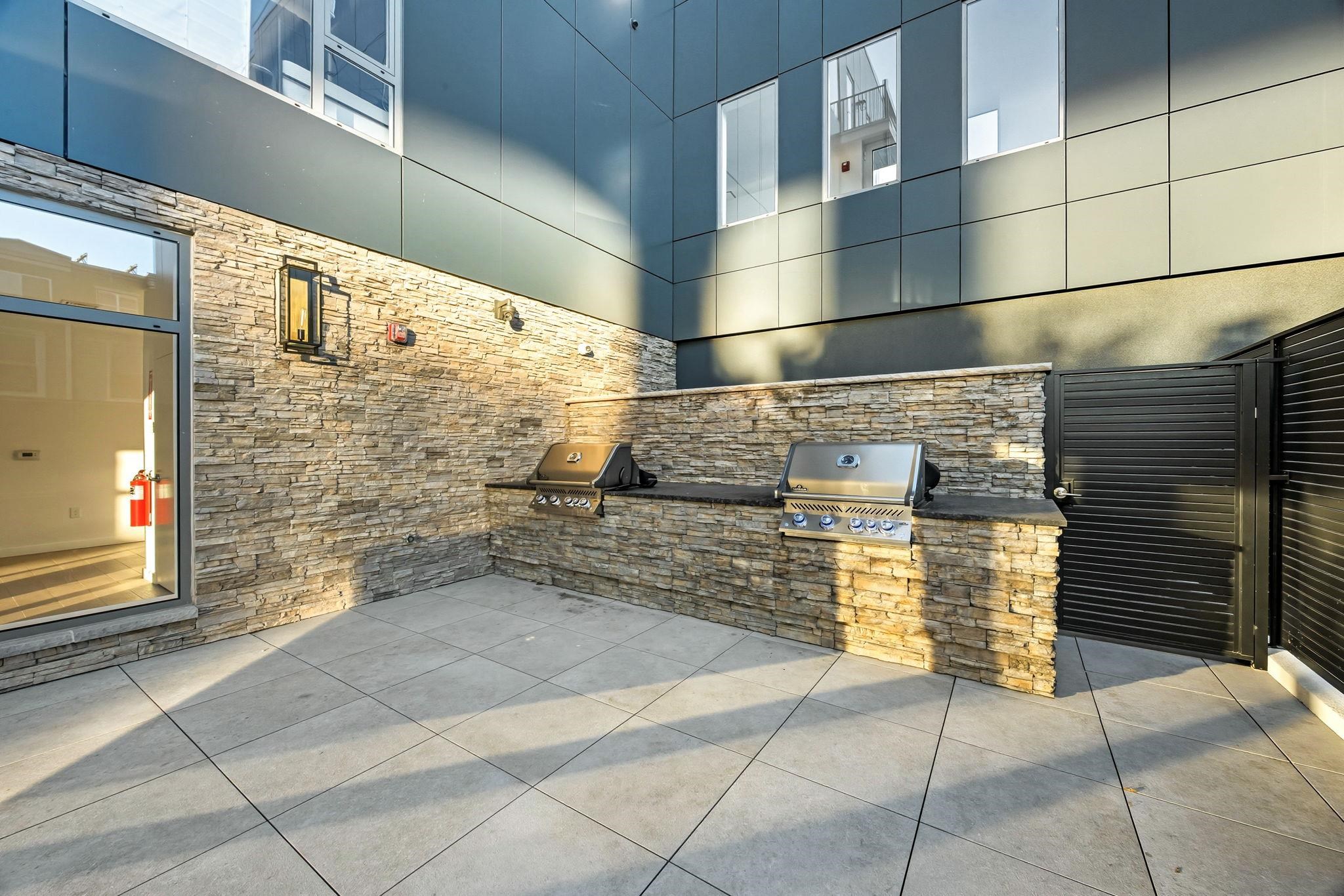 425 3RD ST Unit: 301