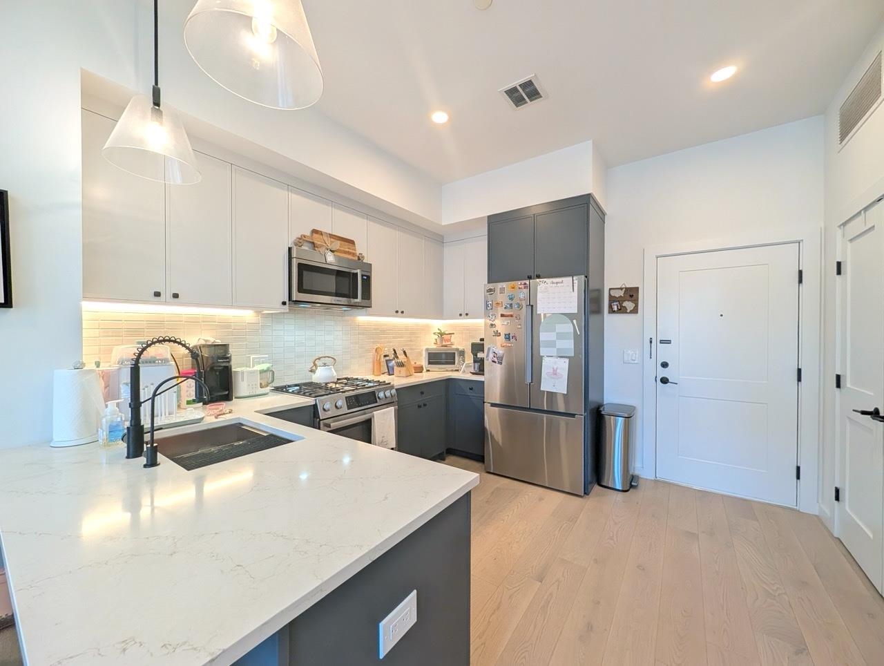 425 3RD ST Unit: 301