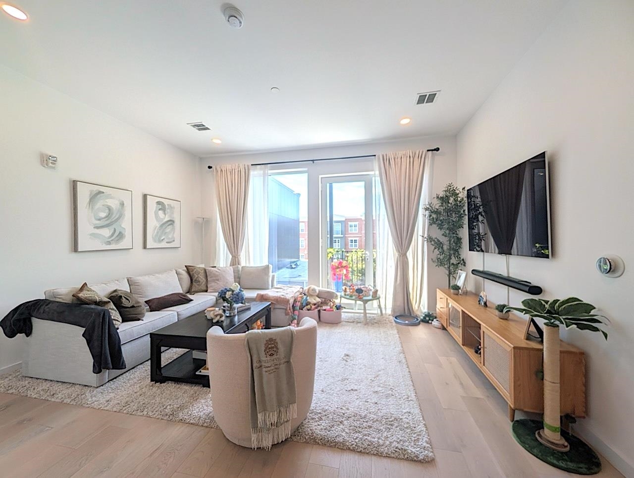 425 3RD ST Unit: 301