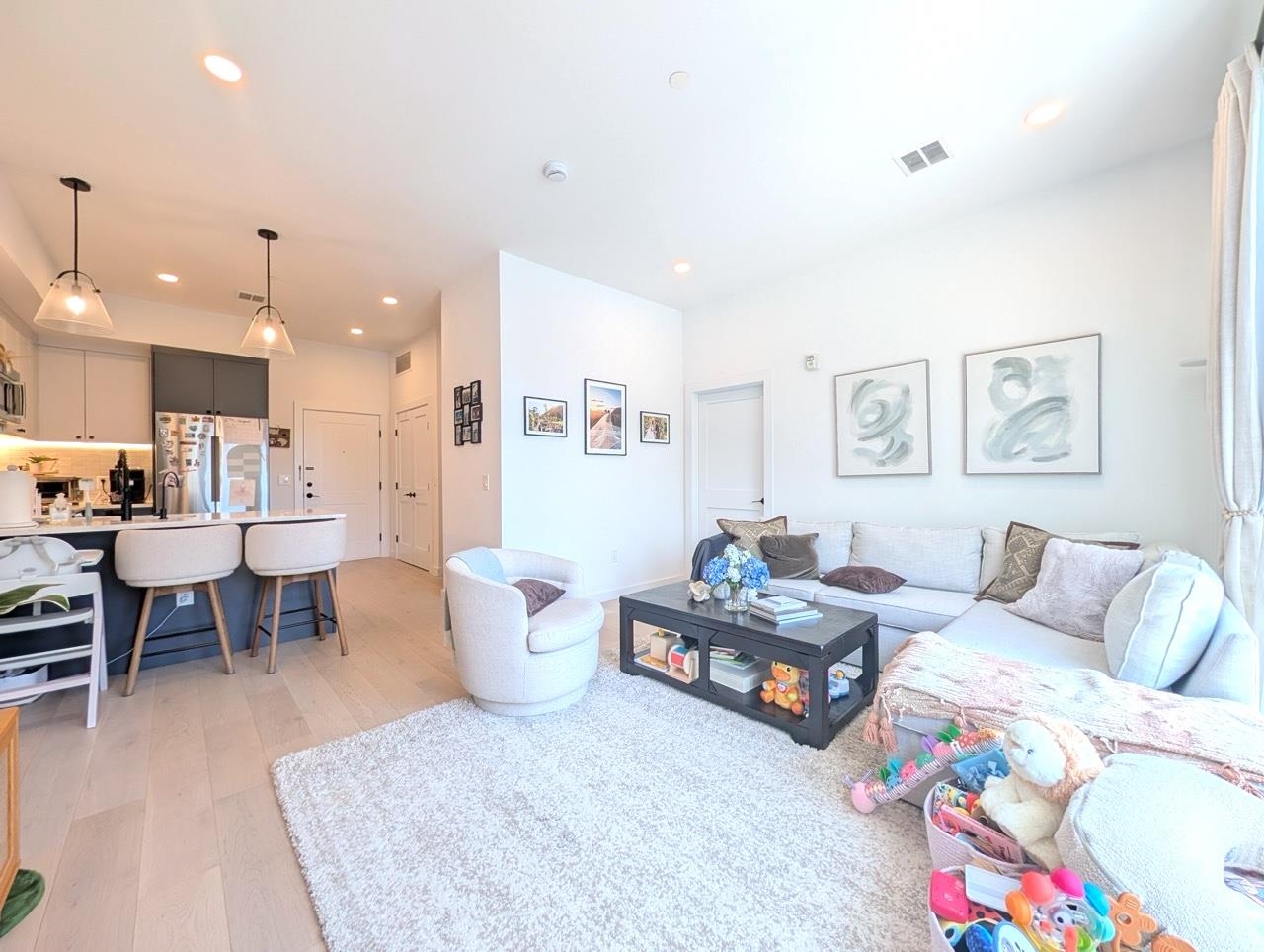 425 3RD ST Unit: 301