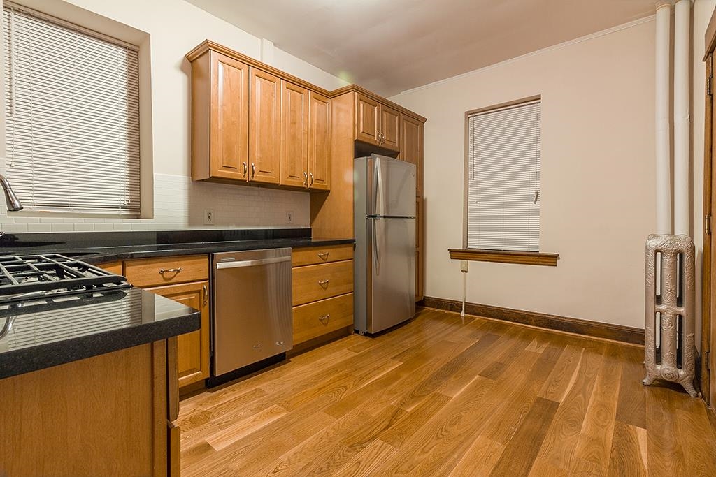 123-125 NEWMAN AVE