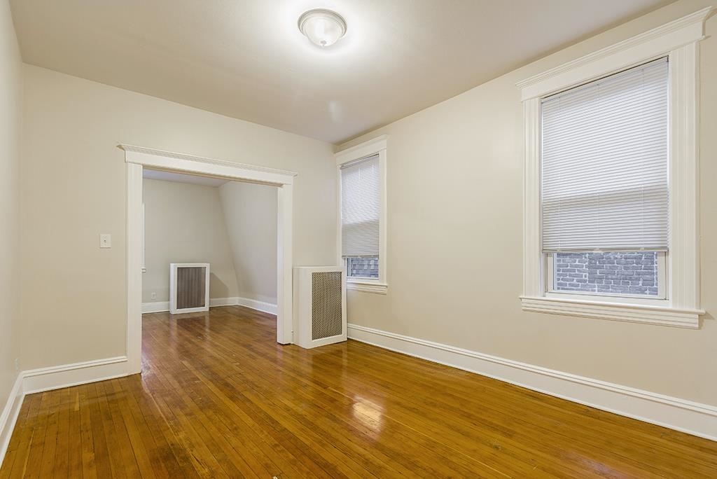 123-125 NEWMAN AVE