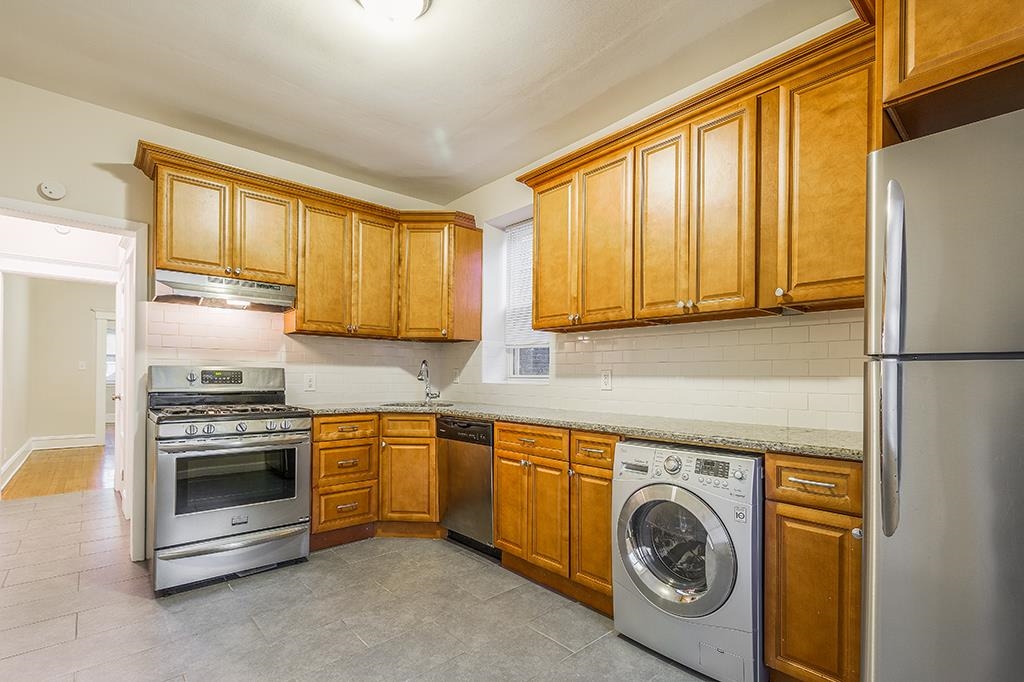 123-125 NEWMAN AVE