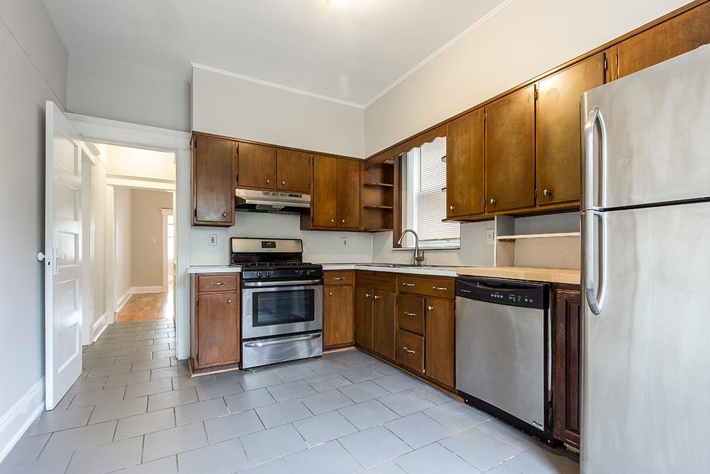 123-125 NEWMAN AVE