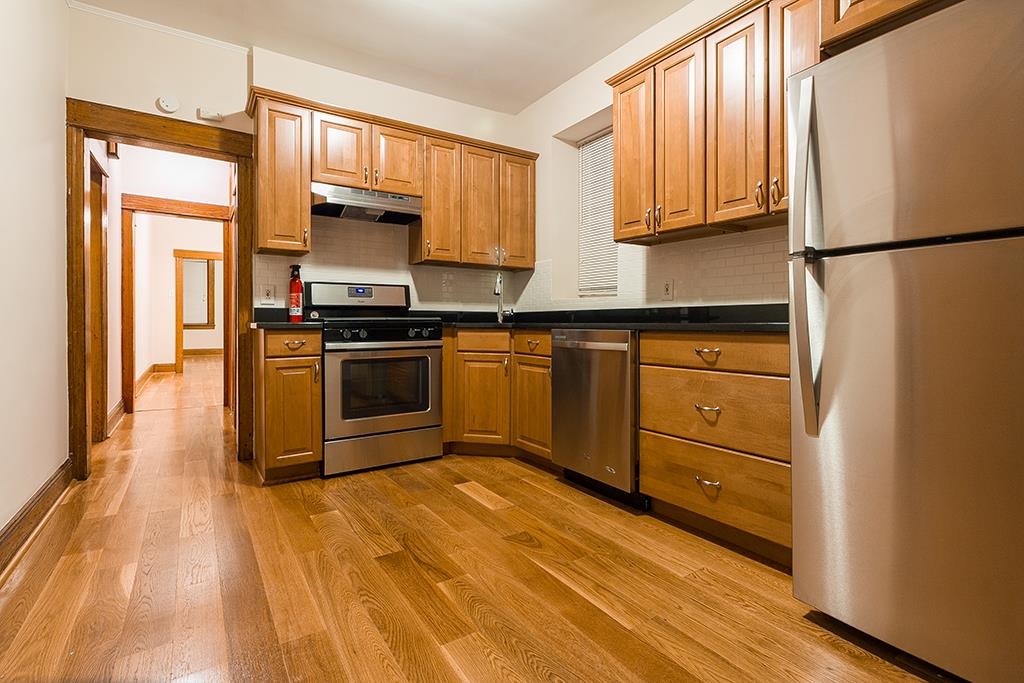 123-125 NEWMAN AVE