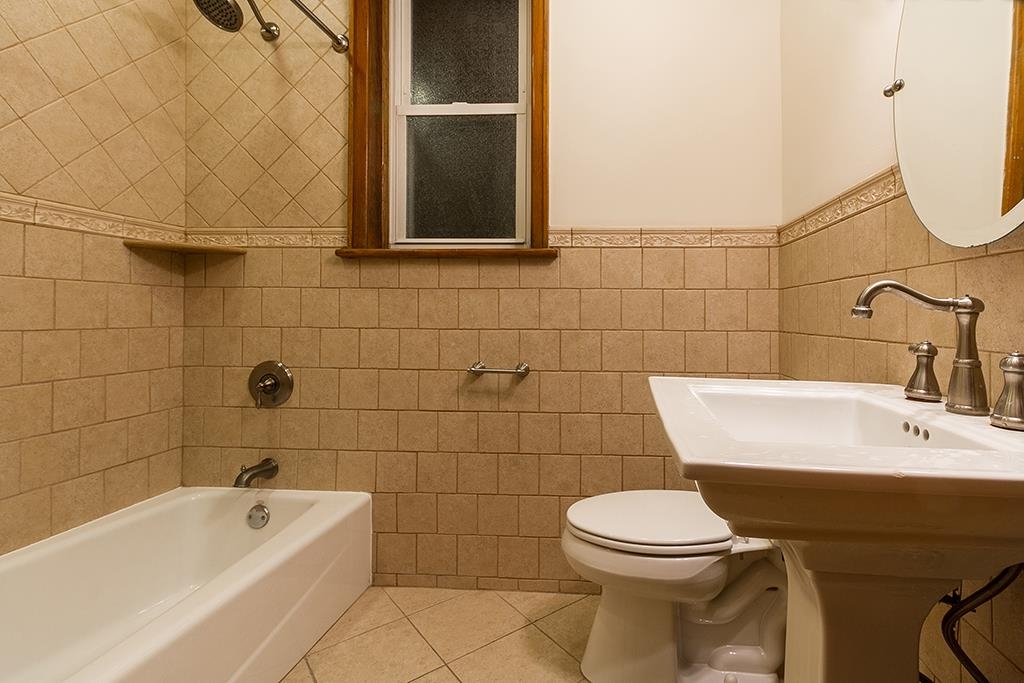 123-125 NEWMAN AVE