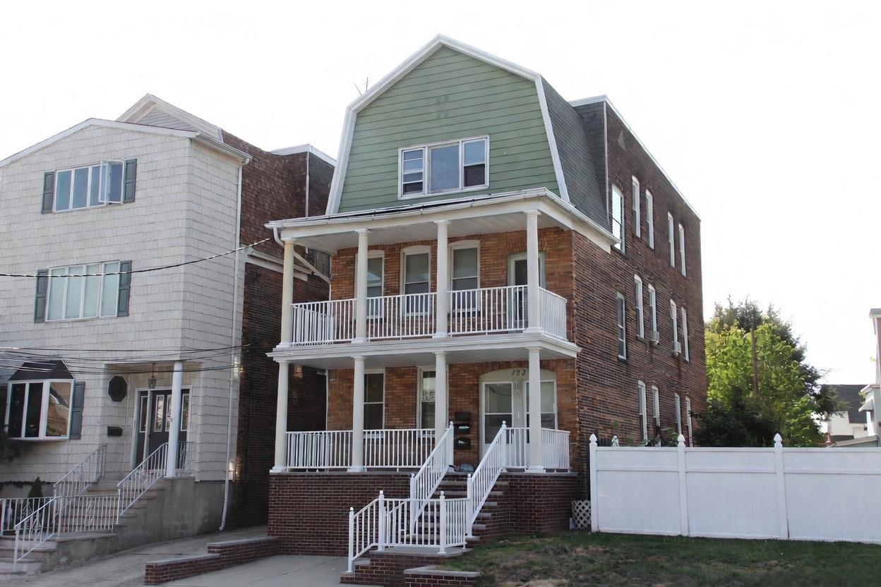 123-125 NEWMAN AVE