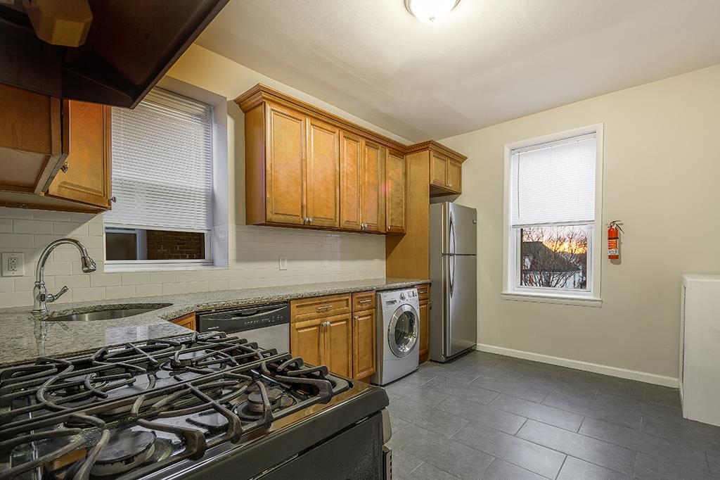 123-125 NEWMAN AVE