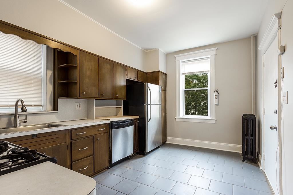 123-125 NEWMAN AVE