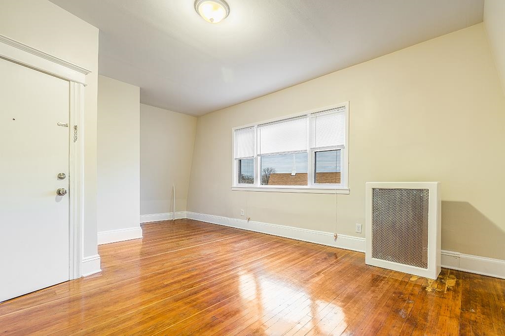 123-125 NEWMAN AVE