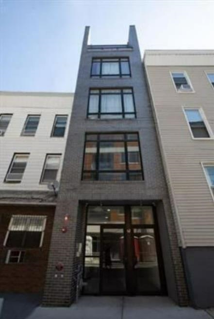 62 NEWKIRK ST Unit: 3C