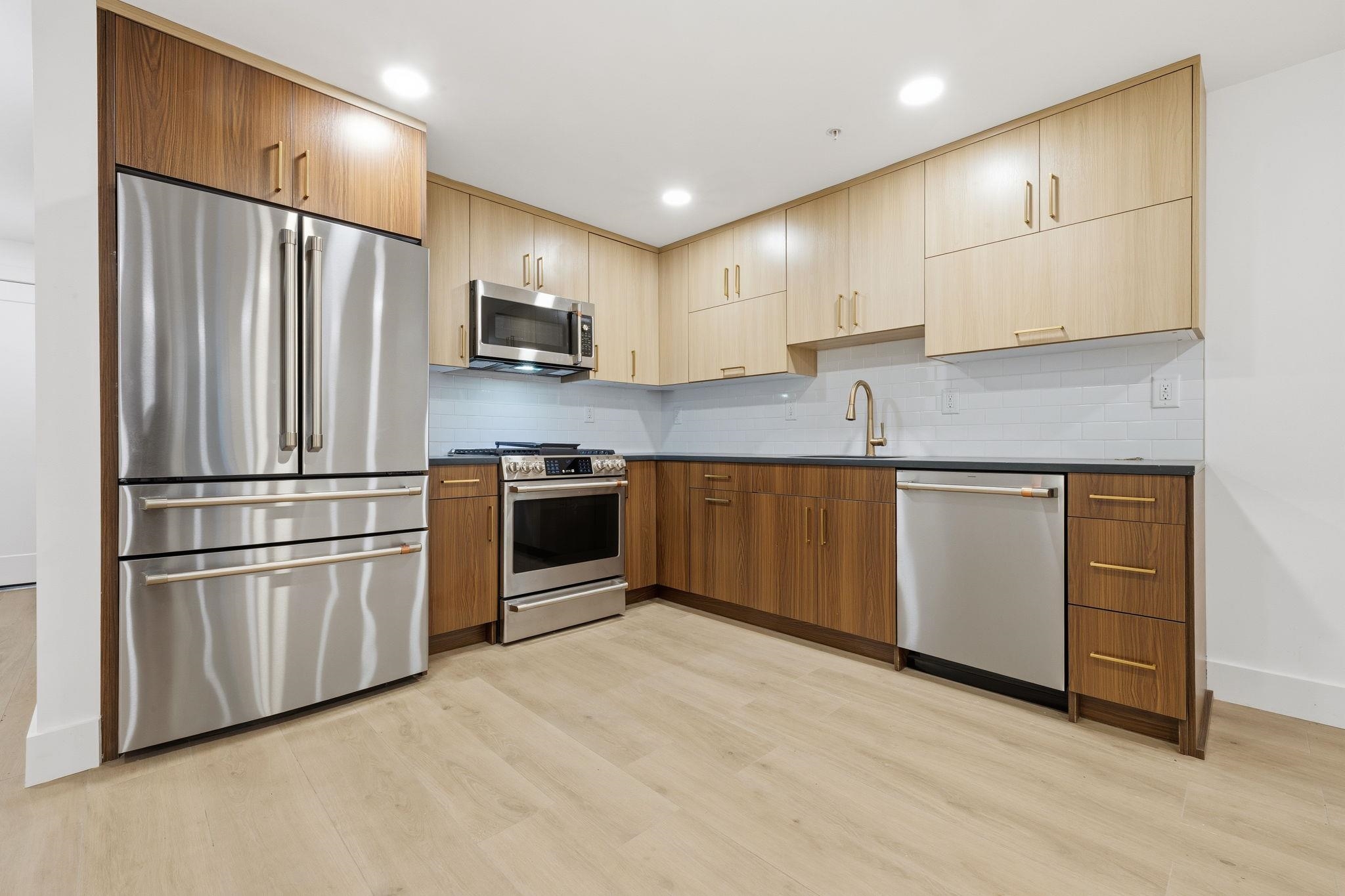 271 WEBSTER AVE Unit: 1
