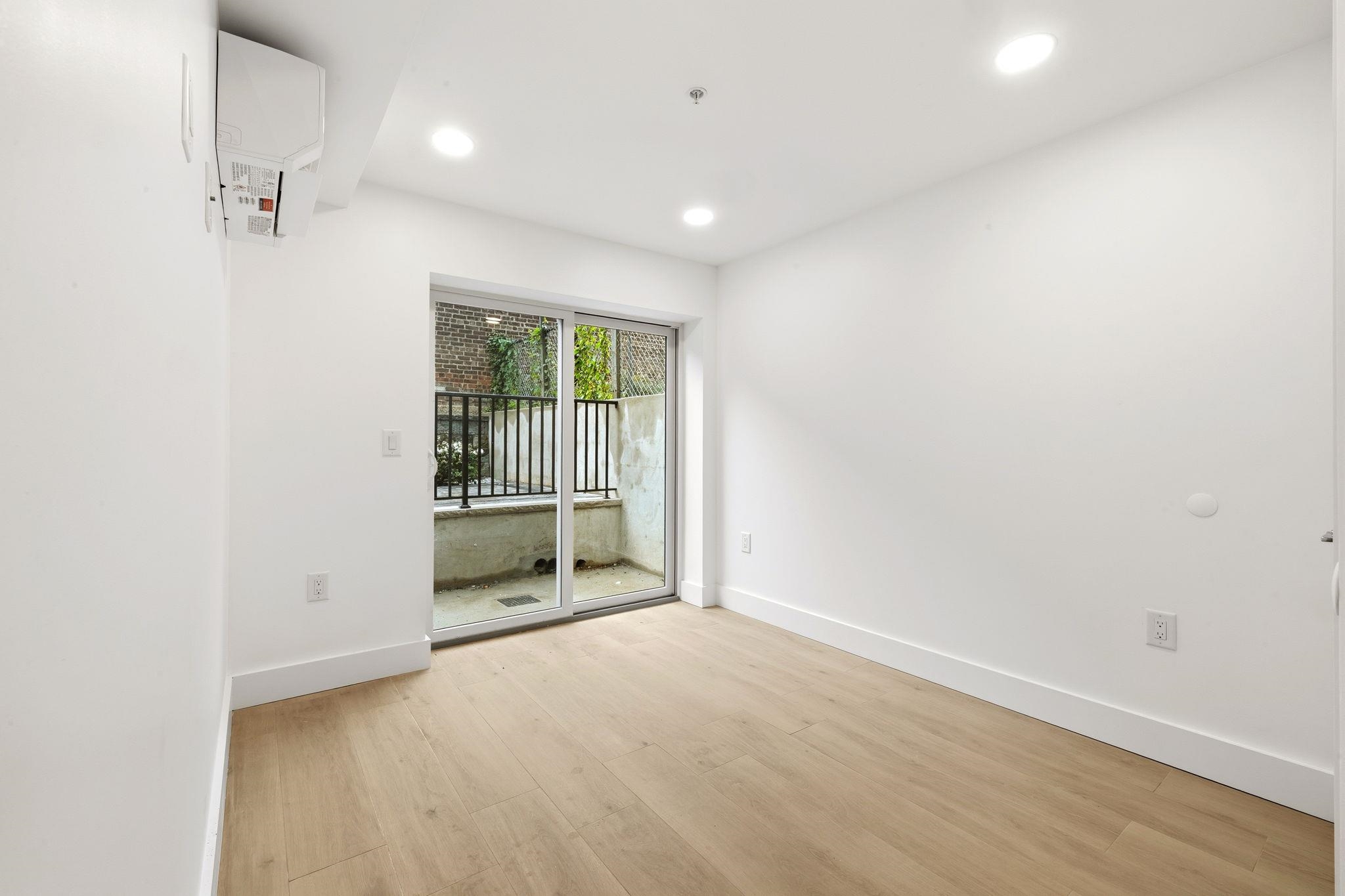 271 WEBSTER AVE Unit: 1