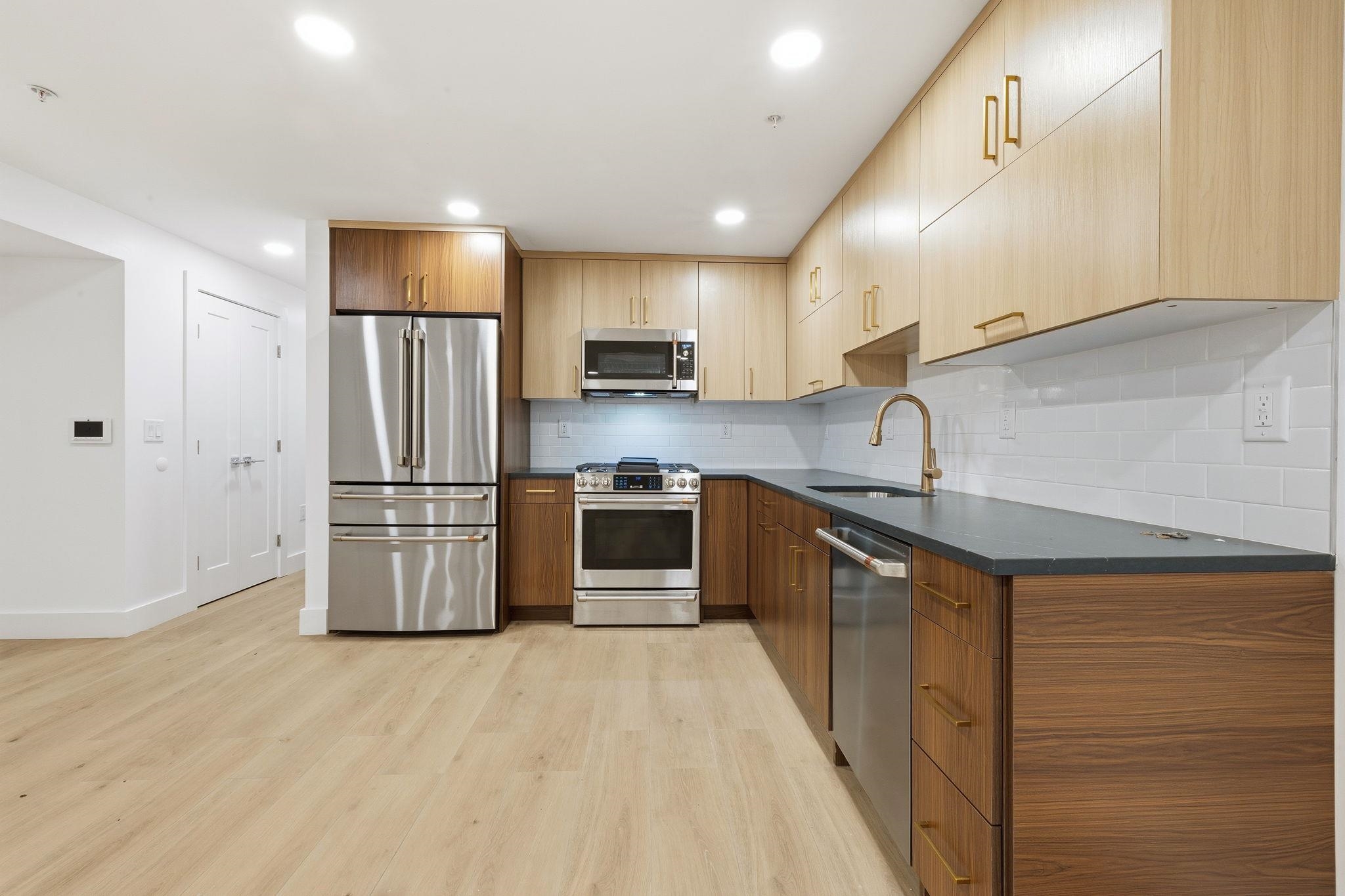 271 WEBSTER AVE Unit: 1