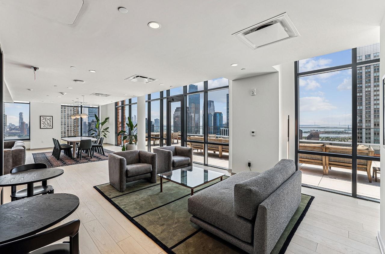 151 BAY ST Unit: 1005