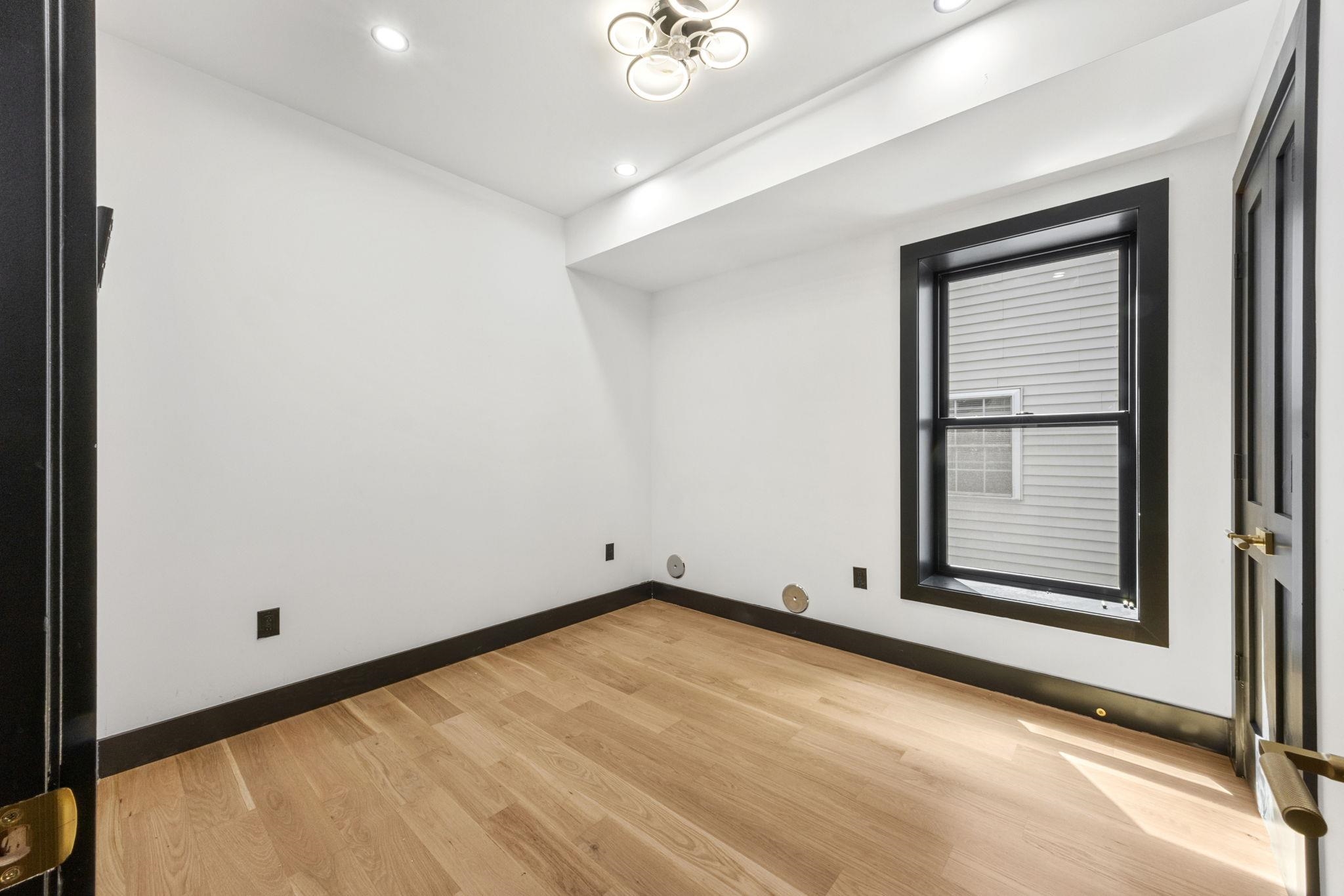 109 WEBSTER AVE Unit: 1