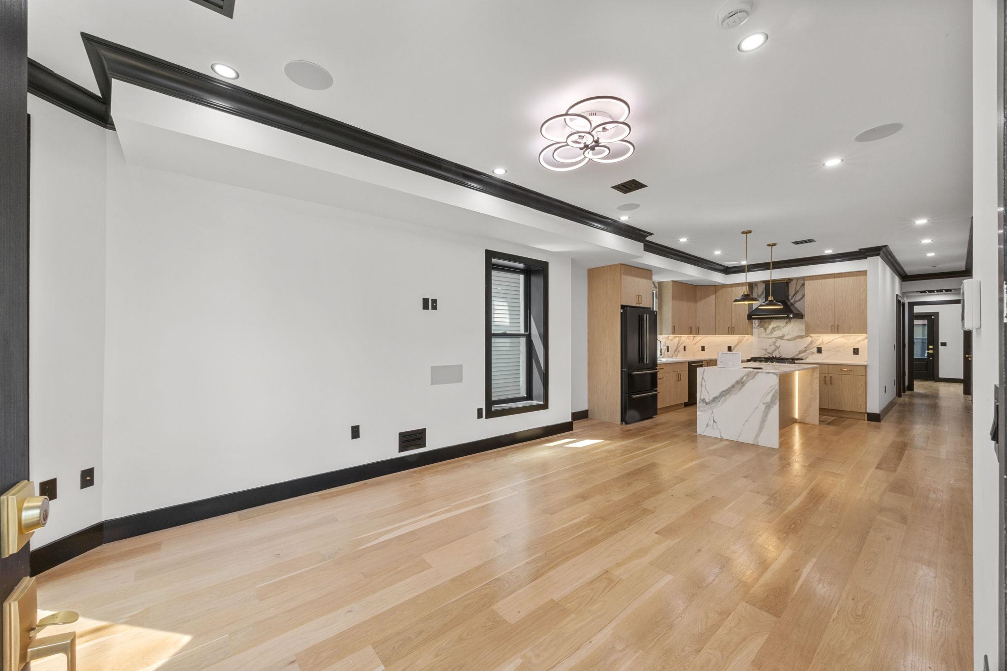 109 WEBSTER AVE Unit: 1
