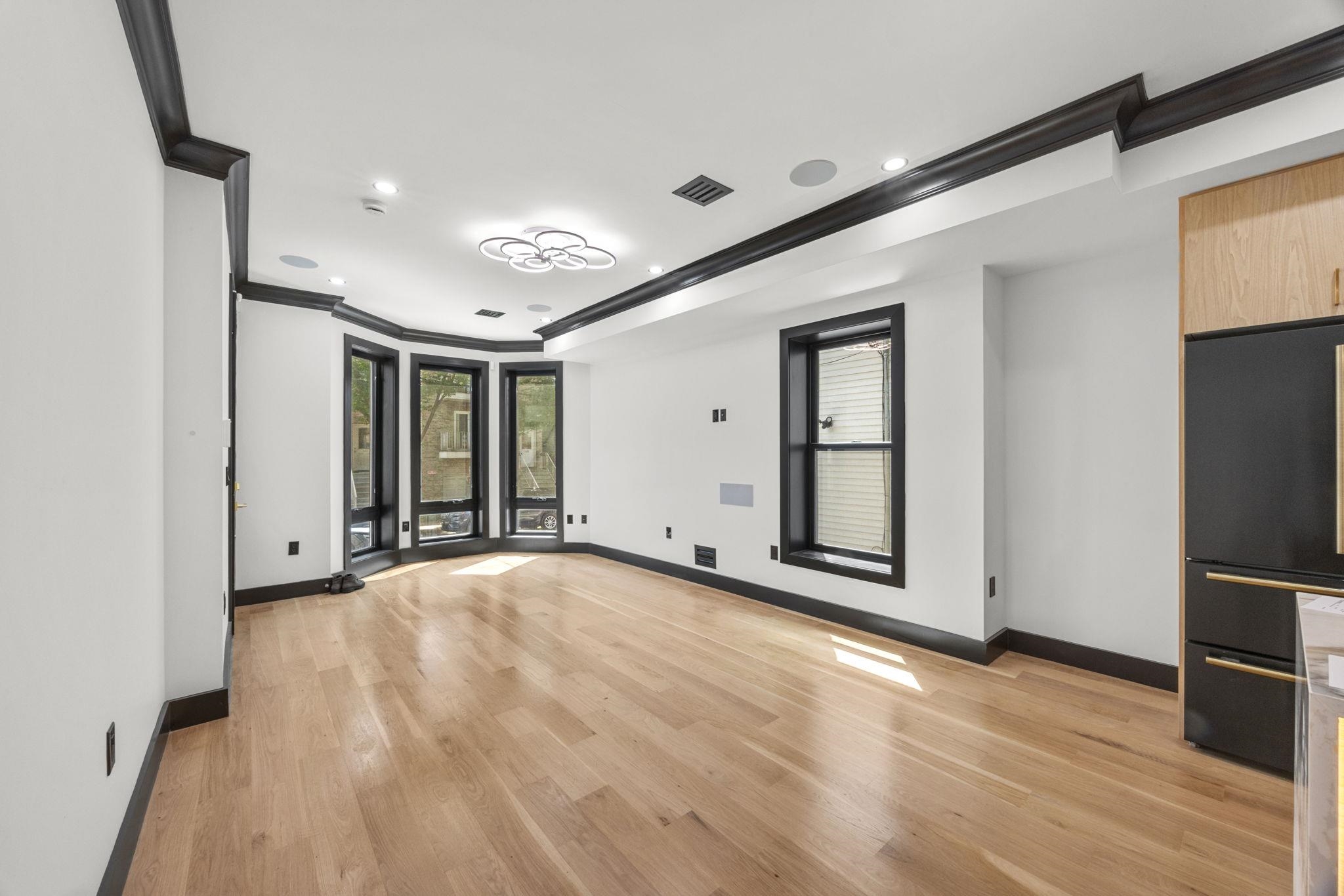 109 WEBSTER AVE Unit: 1