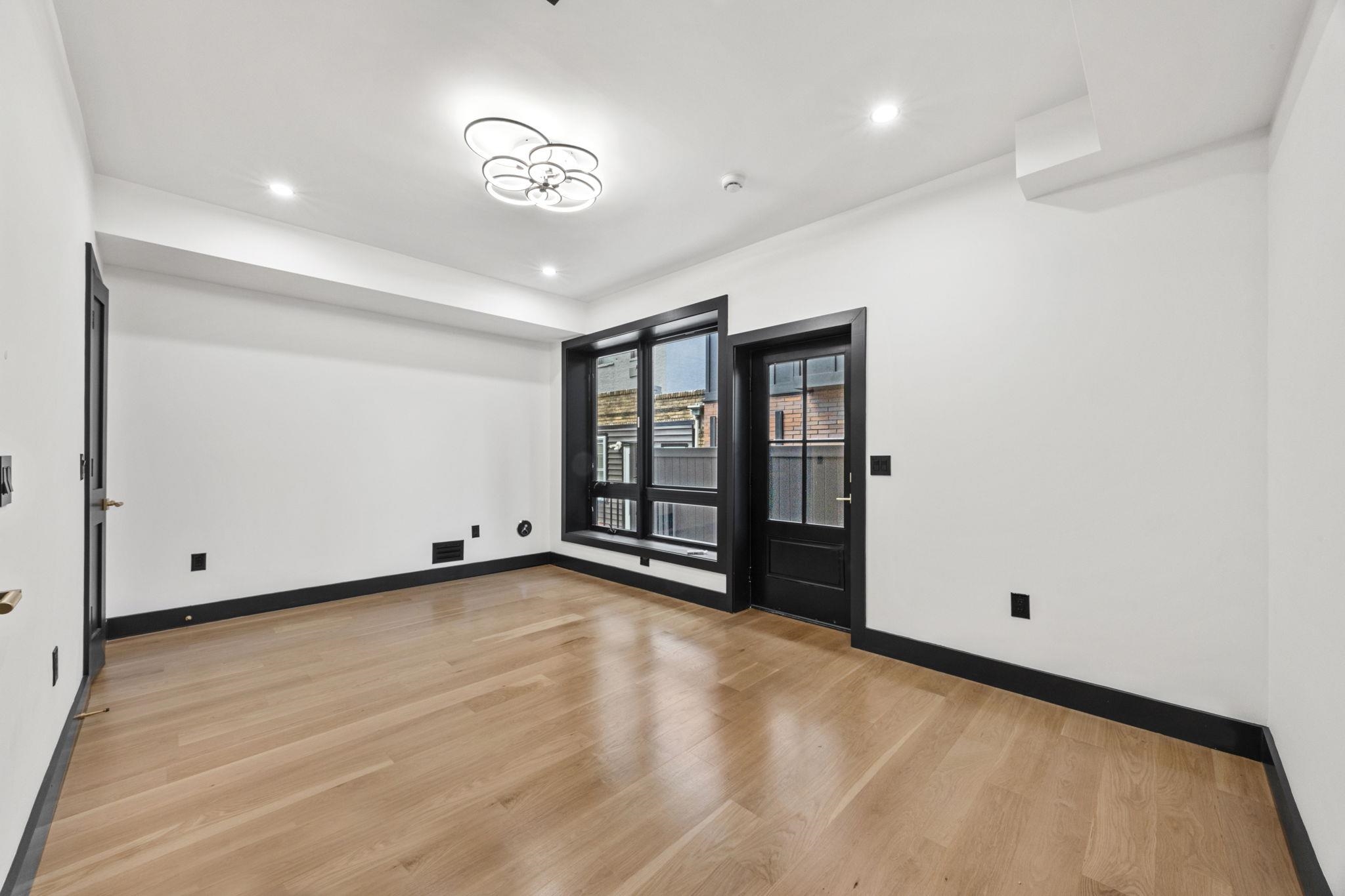 109 WEBSTER AVE Unit: 1