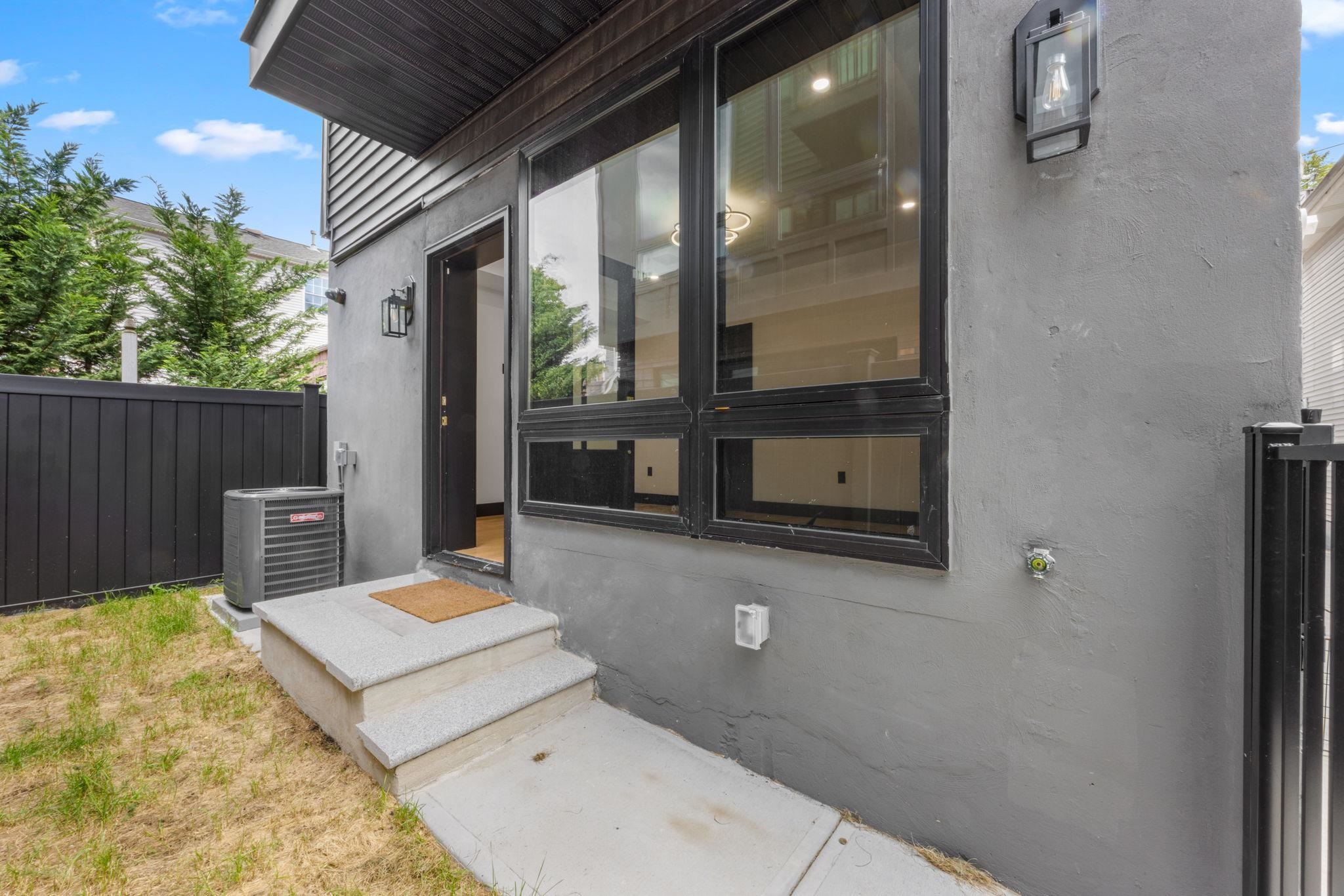 109 WEBSTER AVE Unit: 1