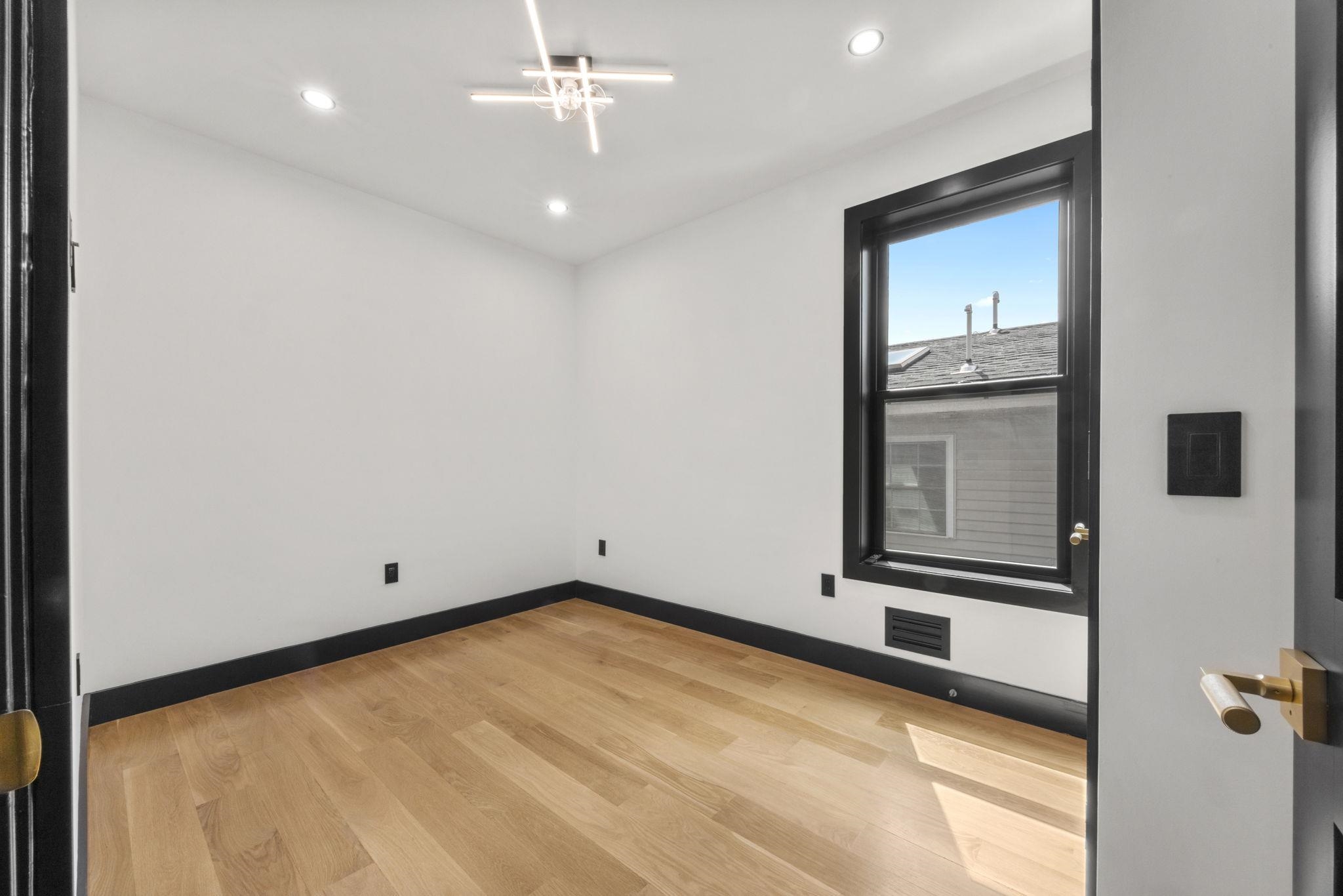 109 WEBSTER AVE Unit: 1