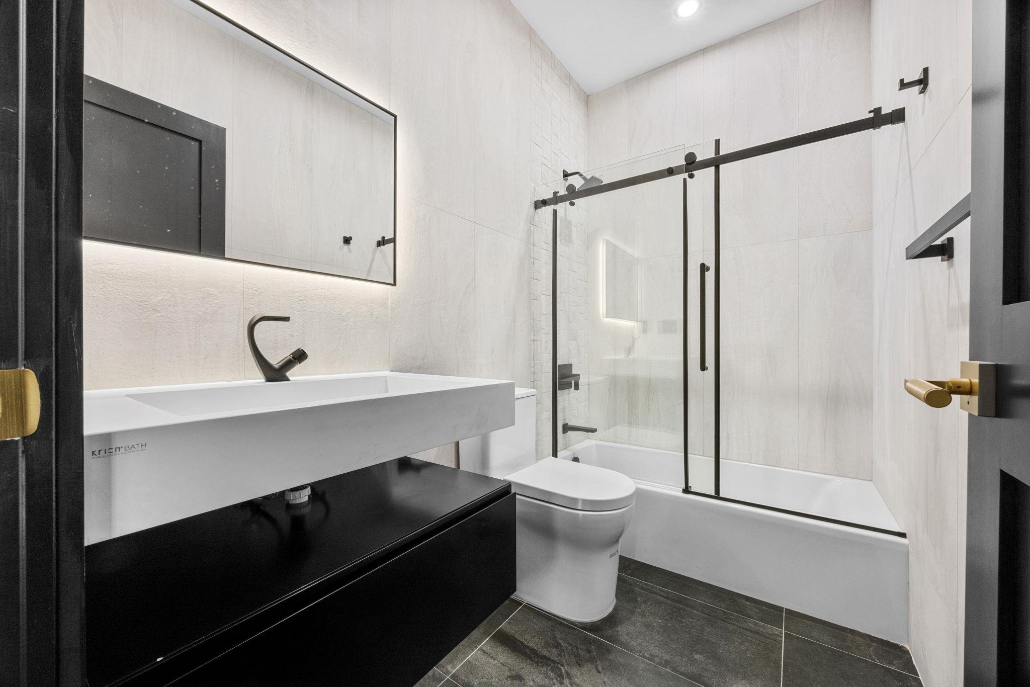 109 WEBSTER AVE Unit: 1