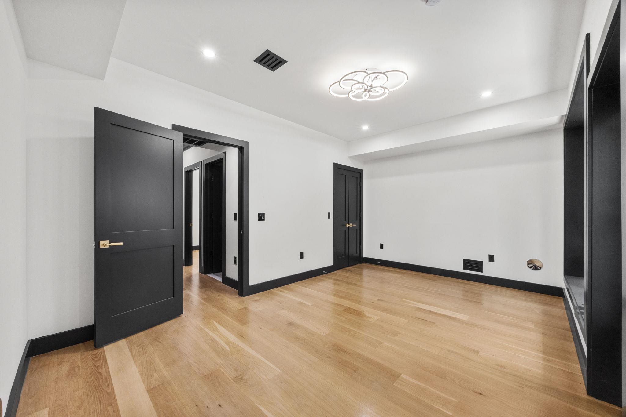 109 WEBSTER AVE Unit: 1