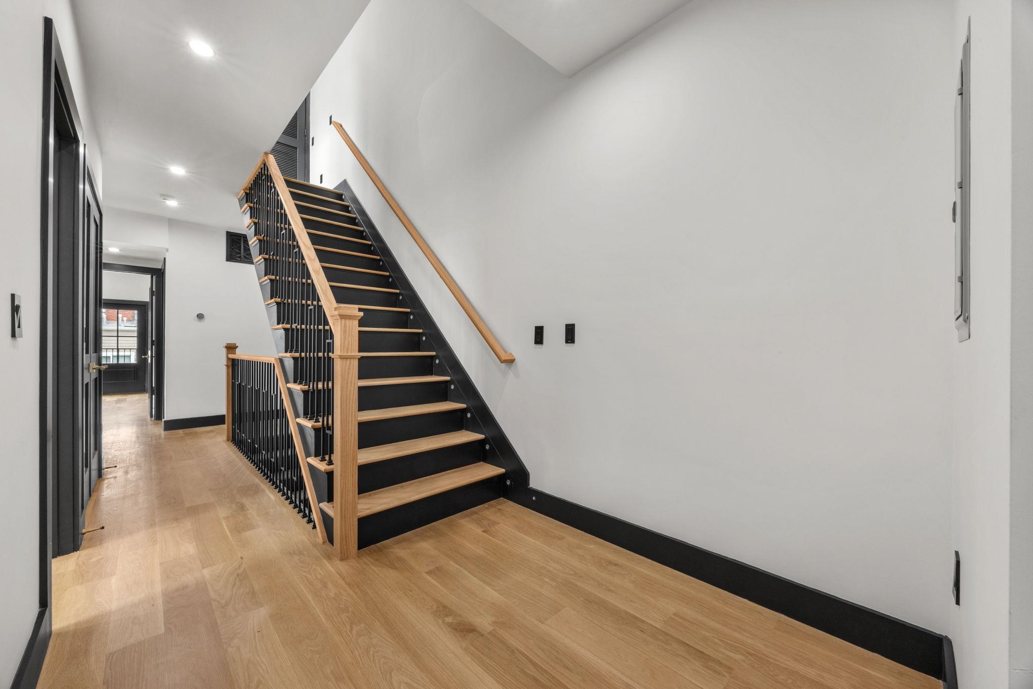 109 WEBSTER AVE Unit: 2