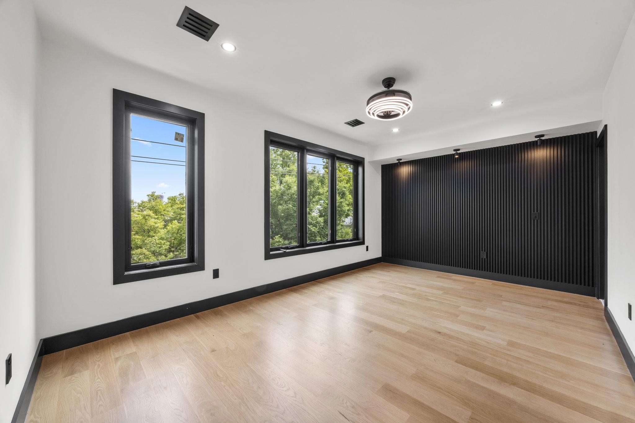 109 WEBSTER AVE Unit: 2