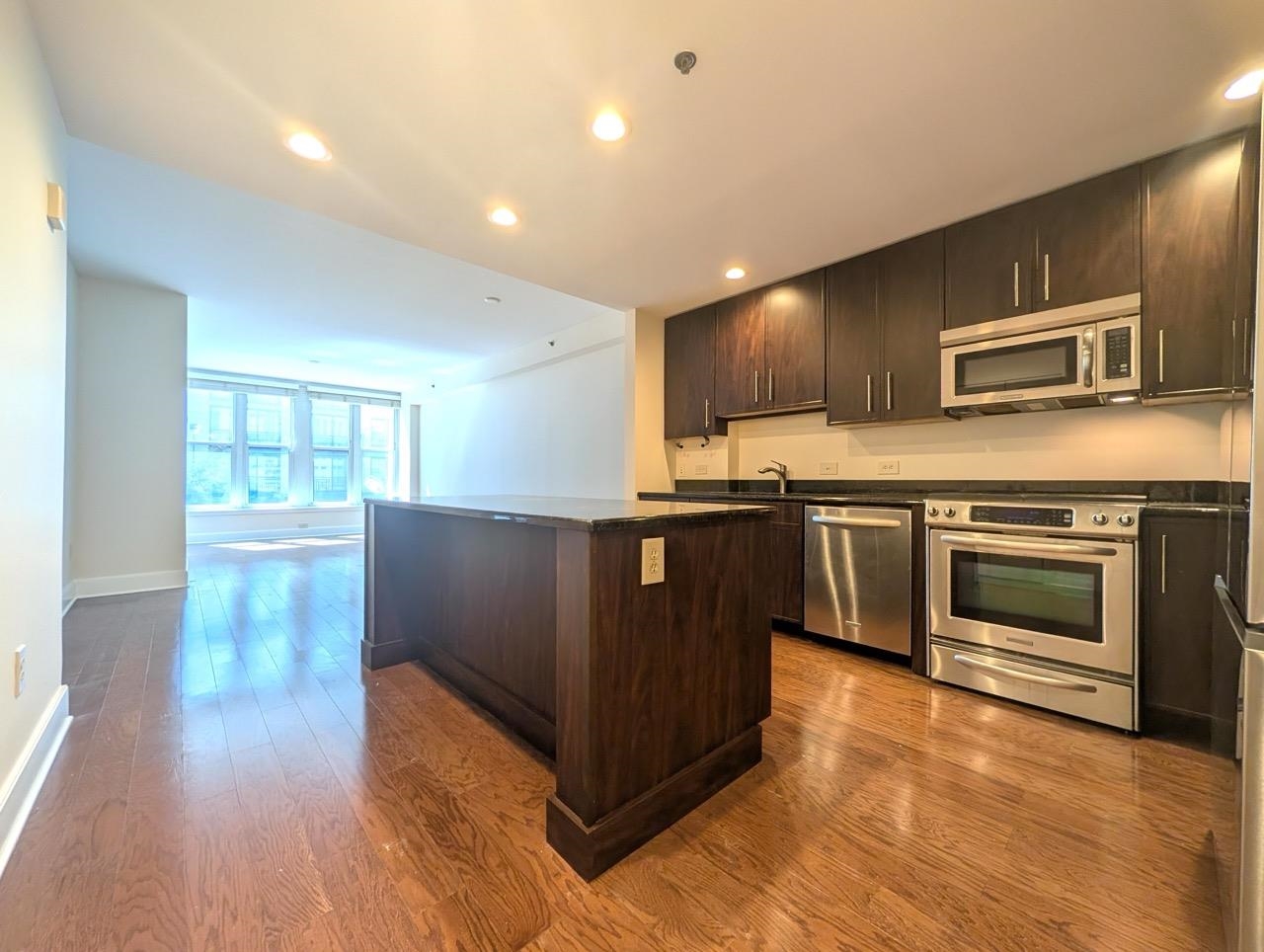1125 MAXWELL LANE Unit: 206