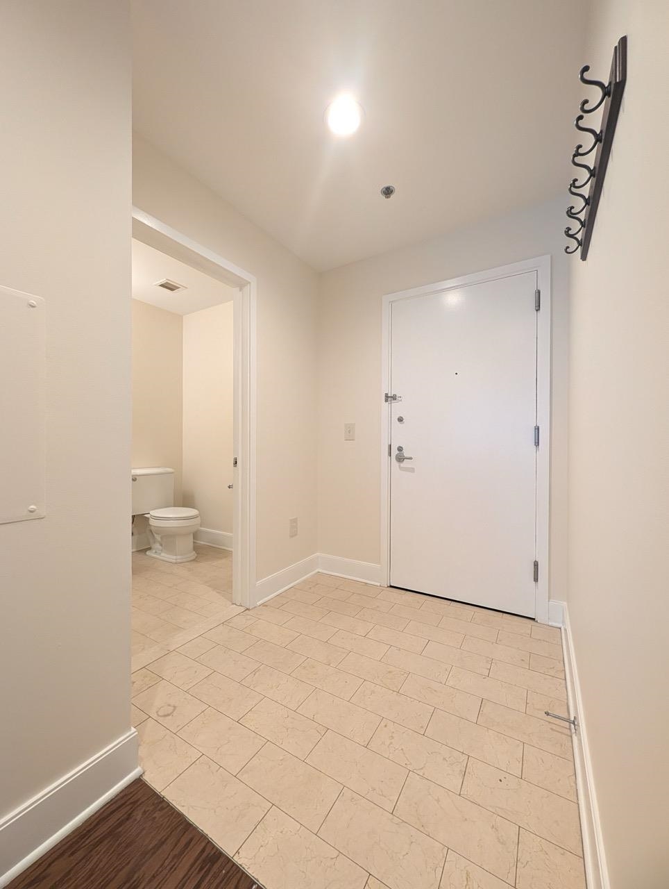 1125 MAXWELL LANE Unit: 206