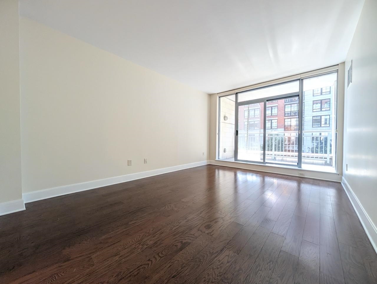 1125 MAXWELL LANE Unit: 206