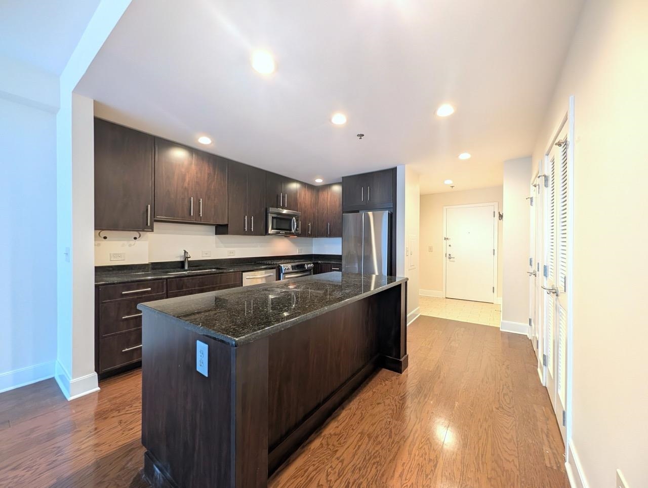 1125 MAXWELL LANE Unit: 206