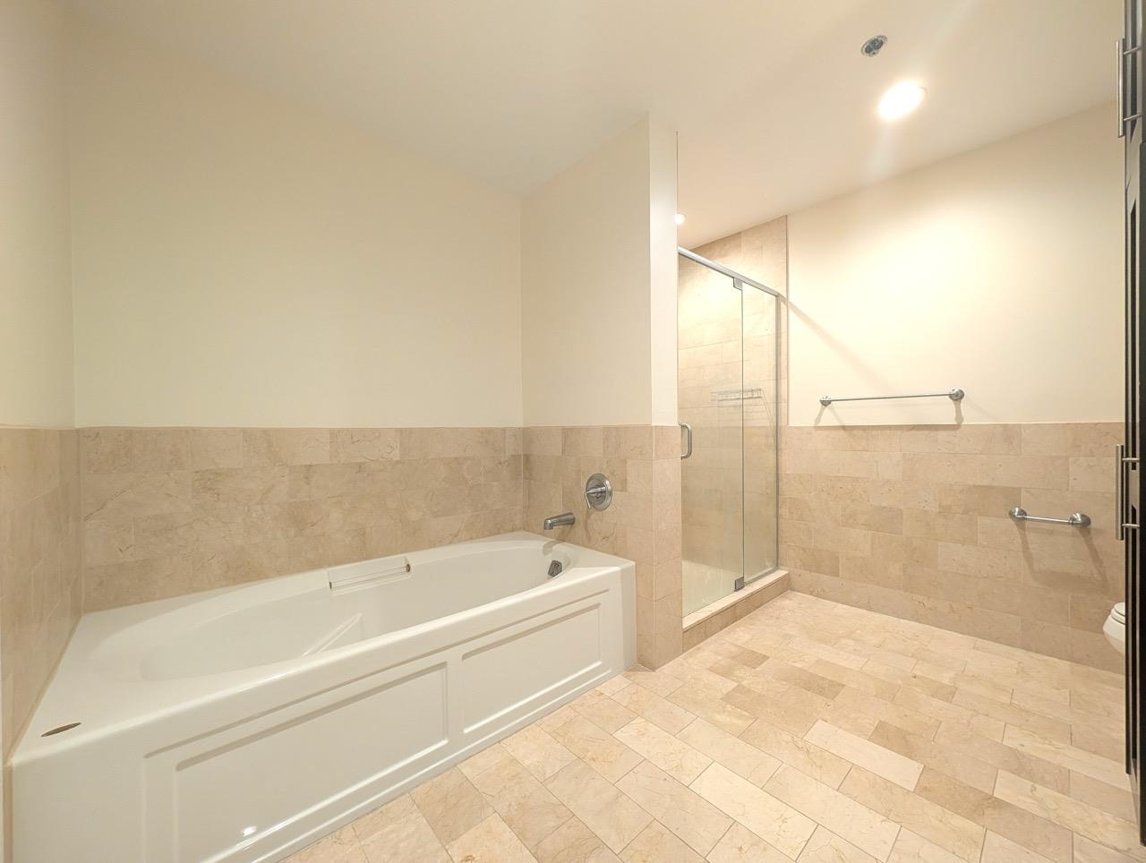 1125 MAXWELL LANE Unit: 206