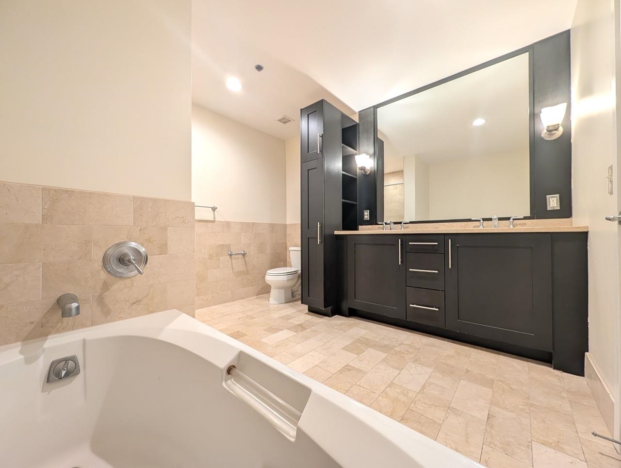 1125 MAXWELL LANE Unit: 206