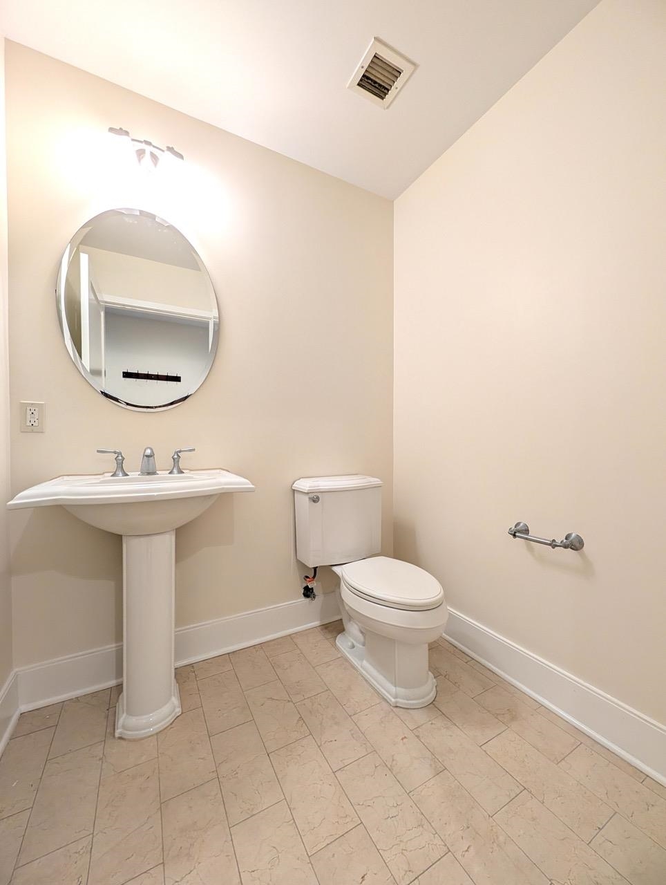 1125 MAXWELL LANE Unit: 206