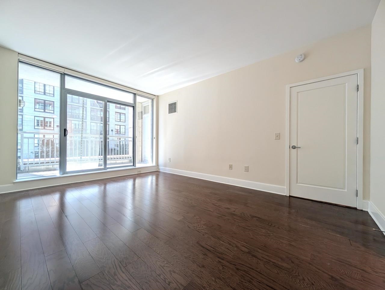1125 MAXWELL LANE Unit: 206