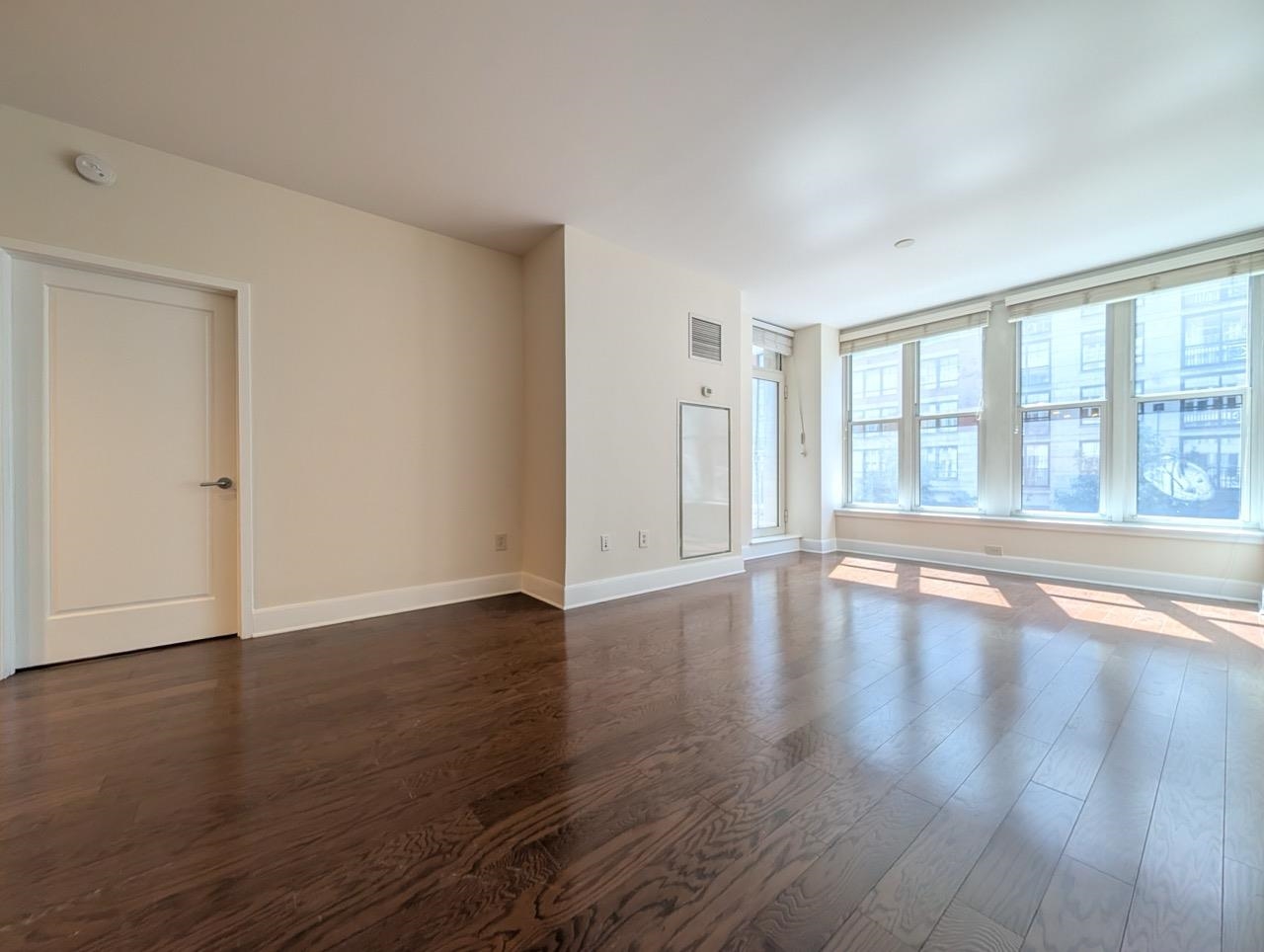 1125 MAXWELL LANE Unit: 206