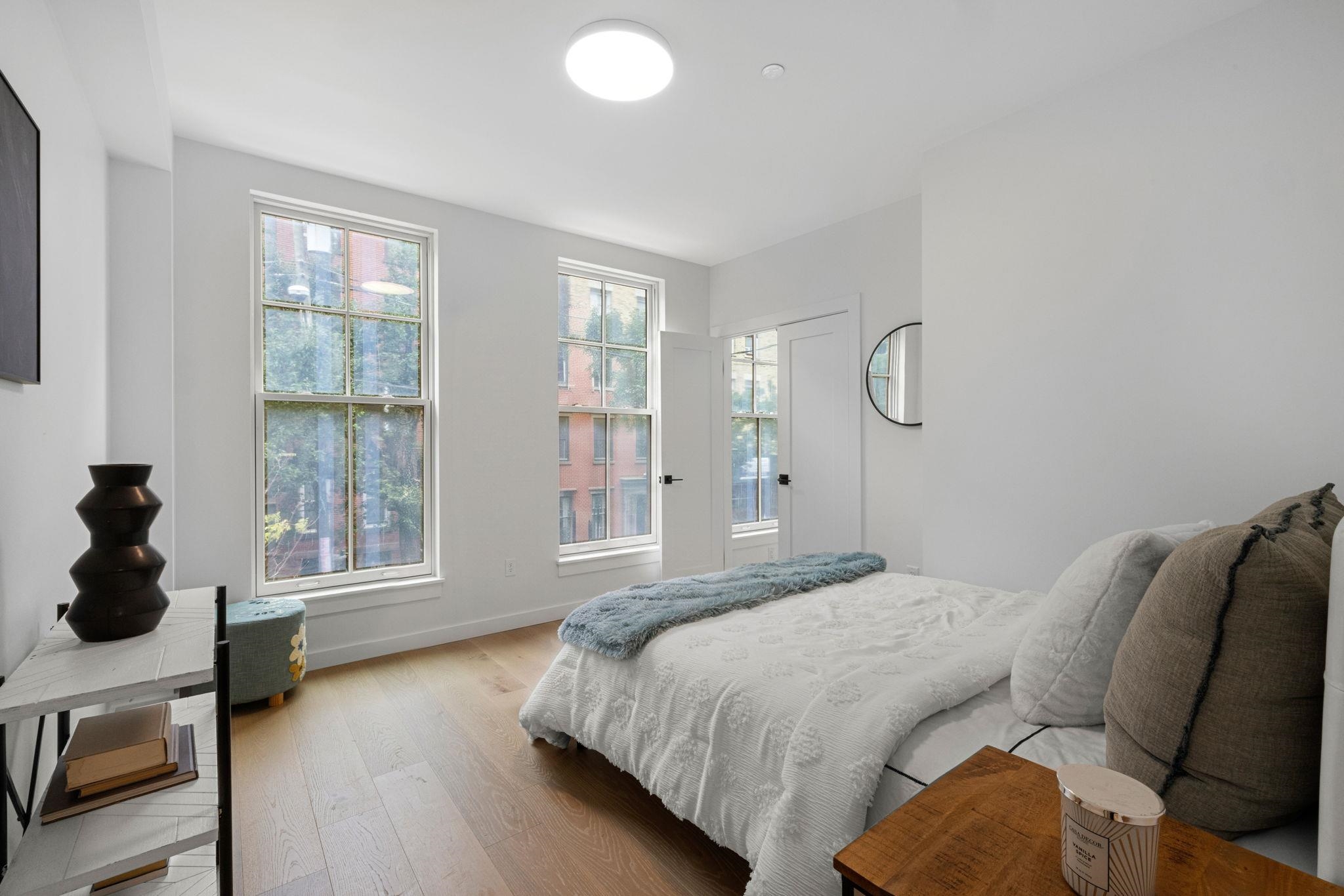 318 BARROW ST Unit: 1