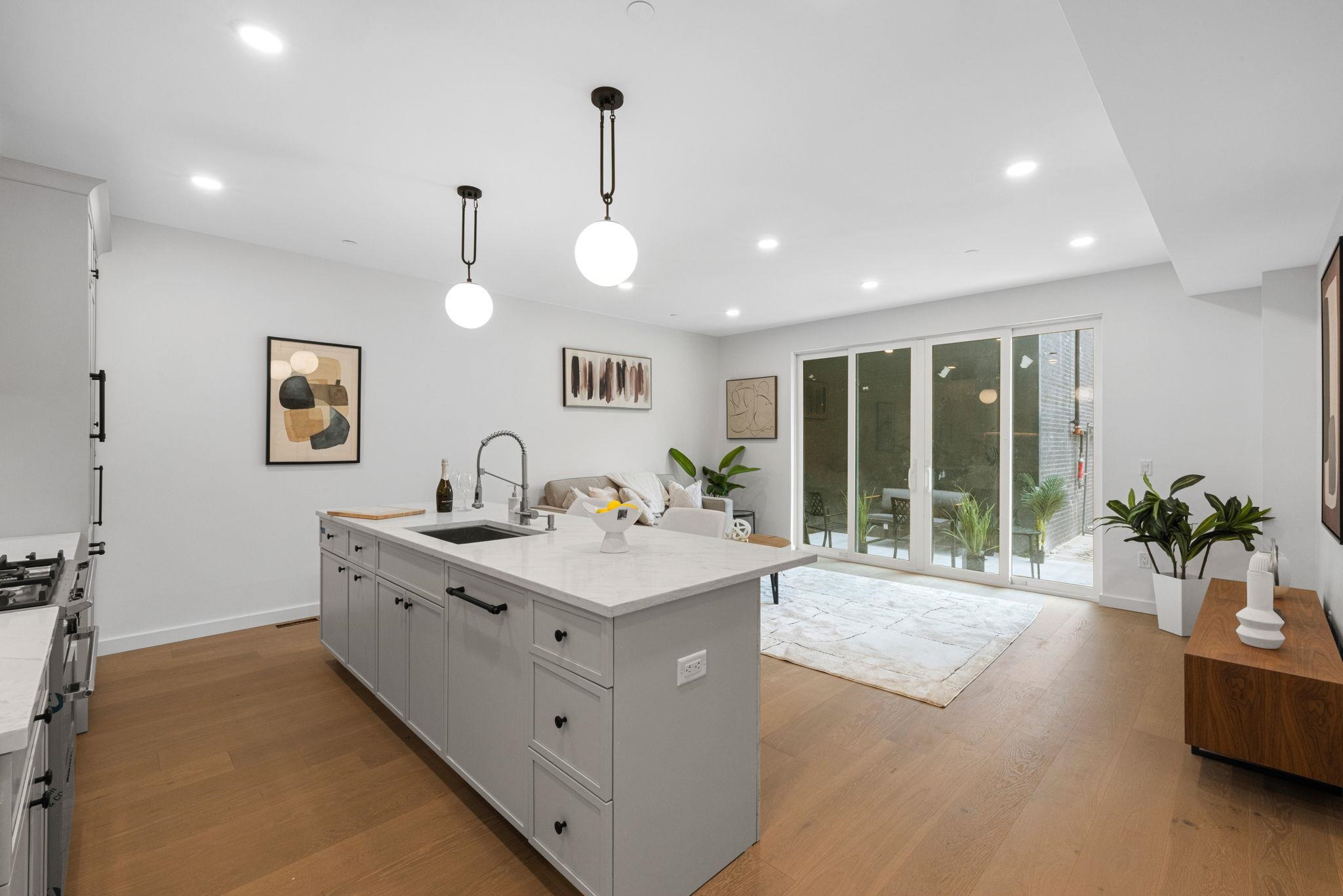 318 BARROW ST Unit: 1