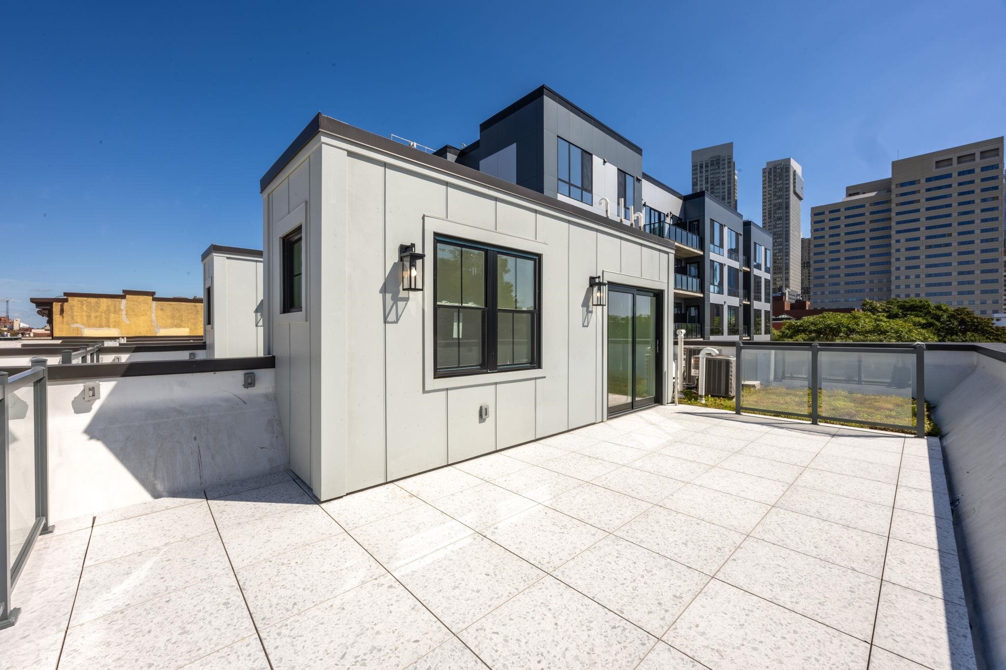 316 BARROW ST Unit: 2