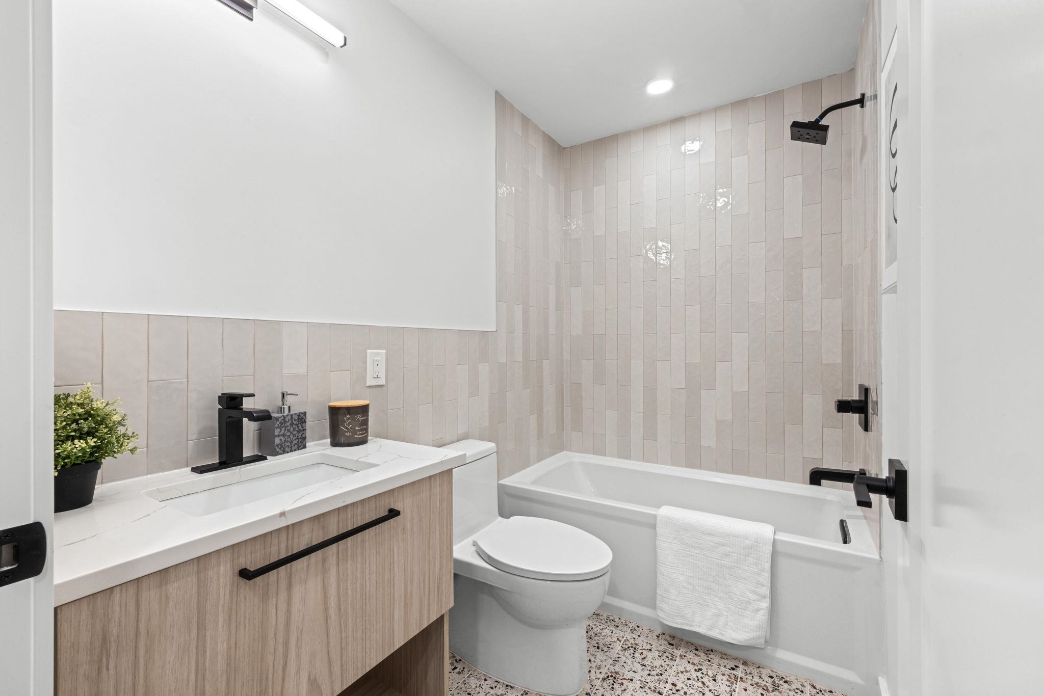 316 BARROW ST Unit: 2