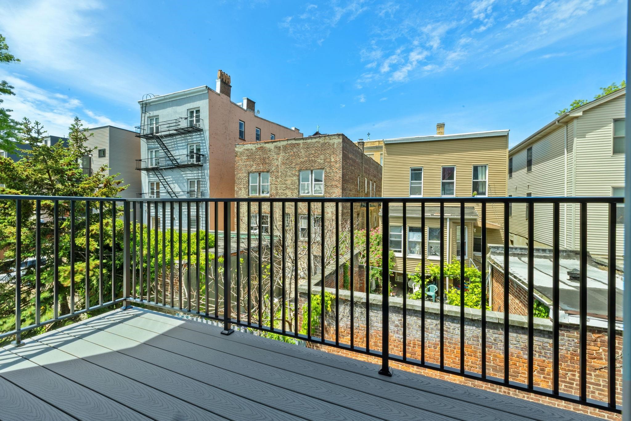 271 WEBSTER AVE Unit: 3