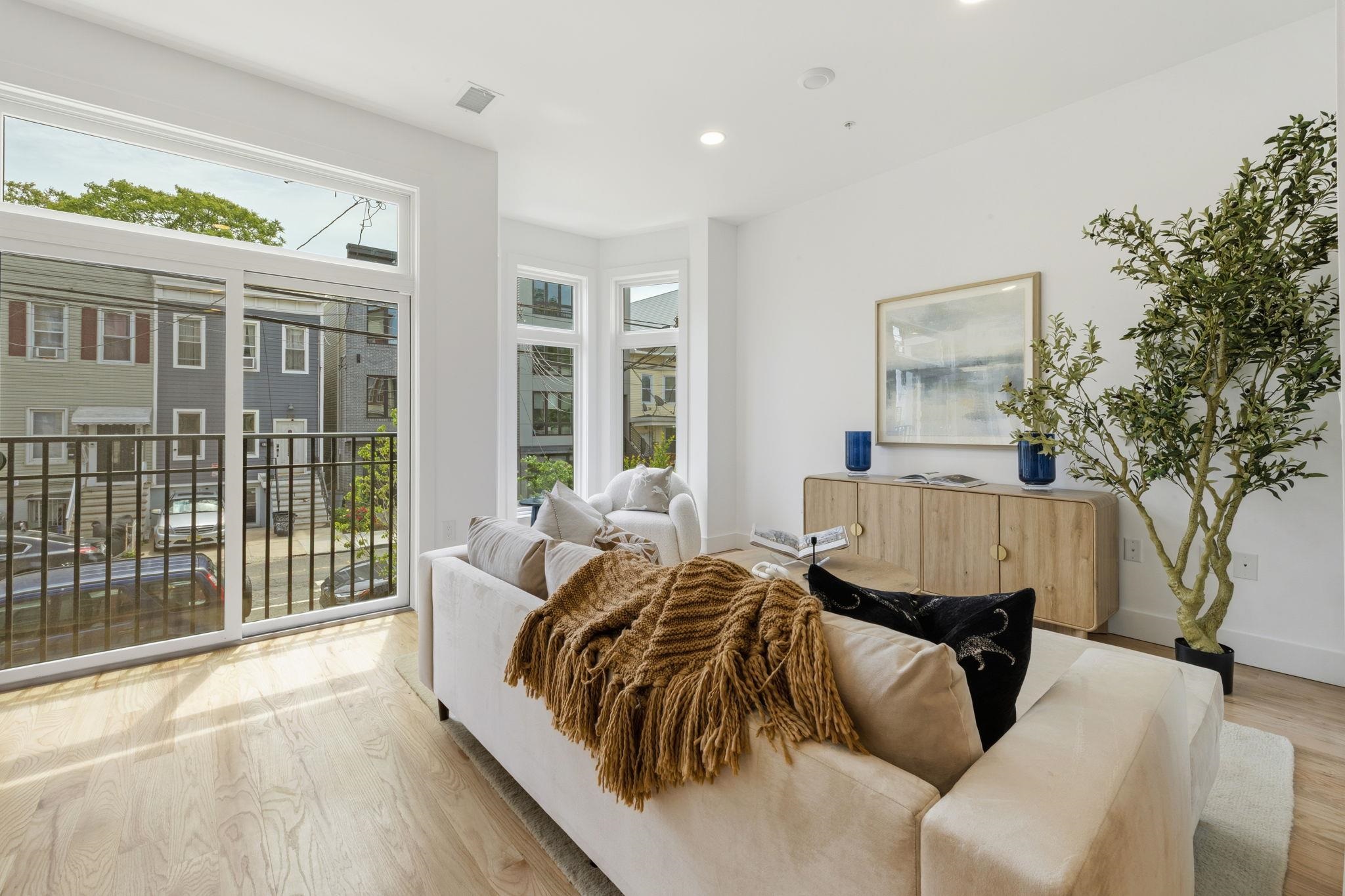 271 WEBSTER AVE Unit: 3