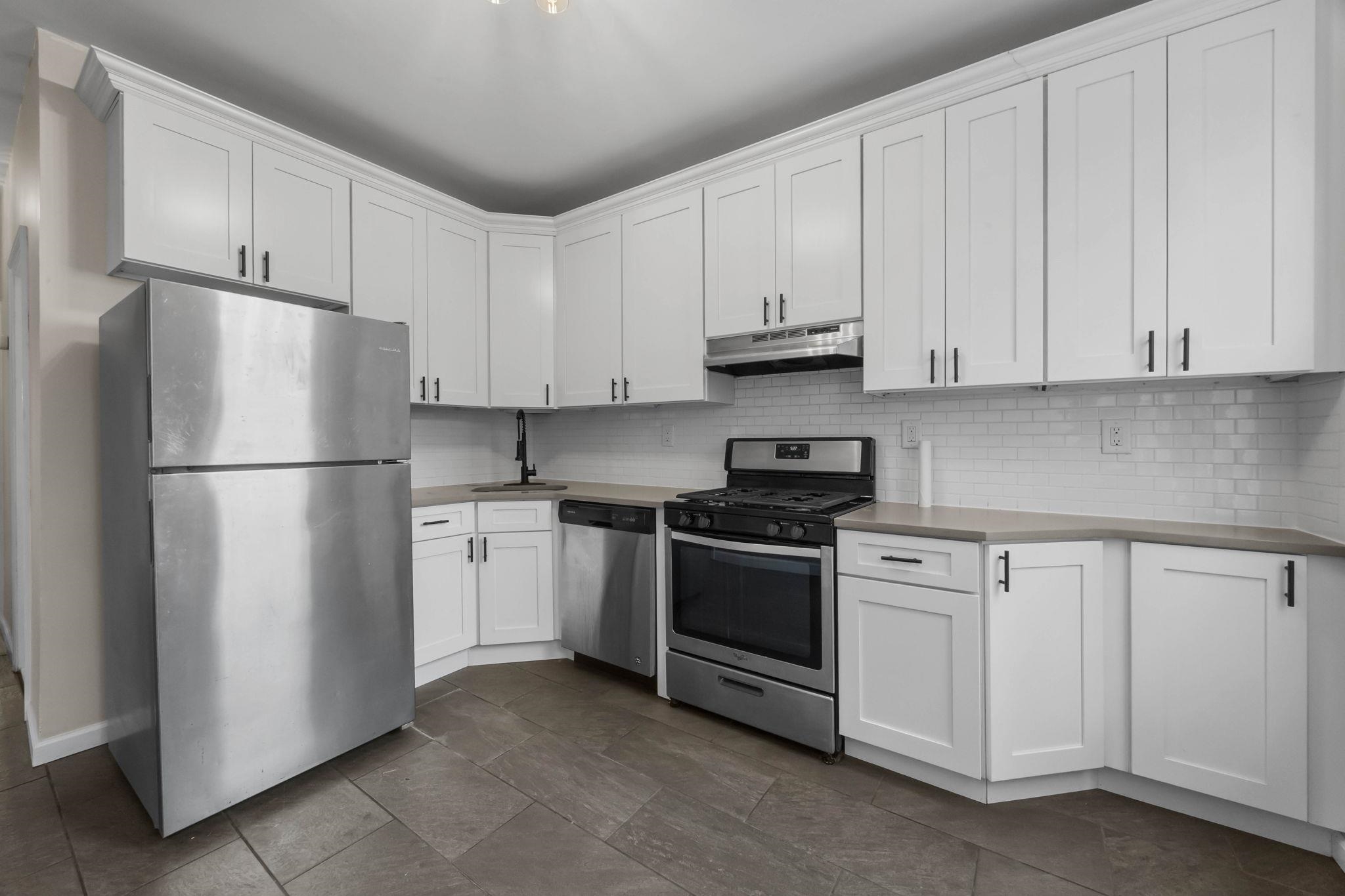 7 EDWARDS CT